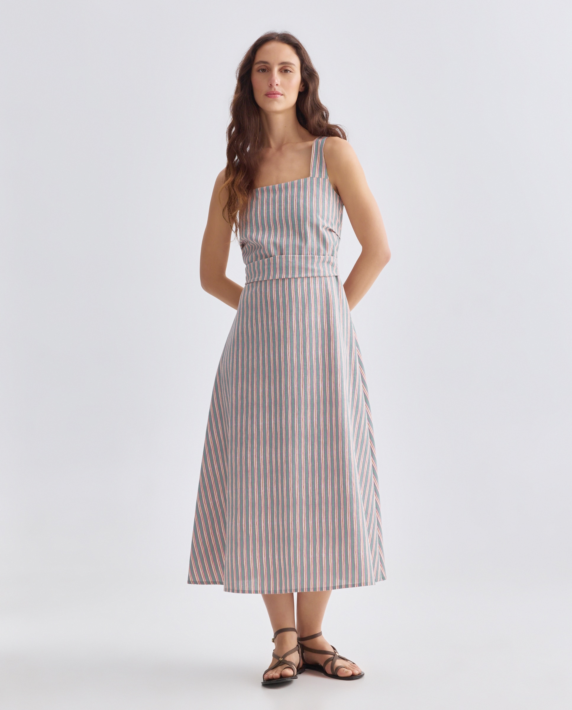 Imagen 0 de Vestido de mujer de rayas con lino