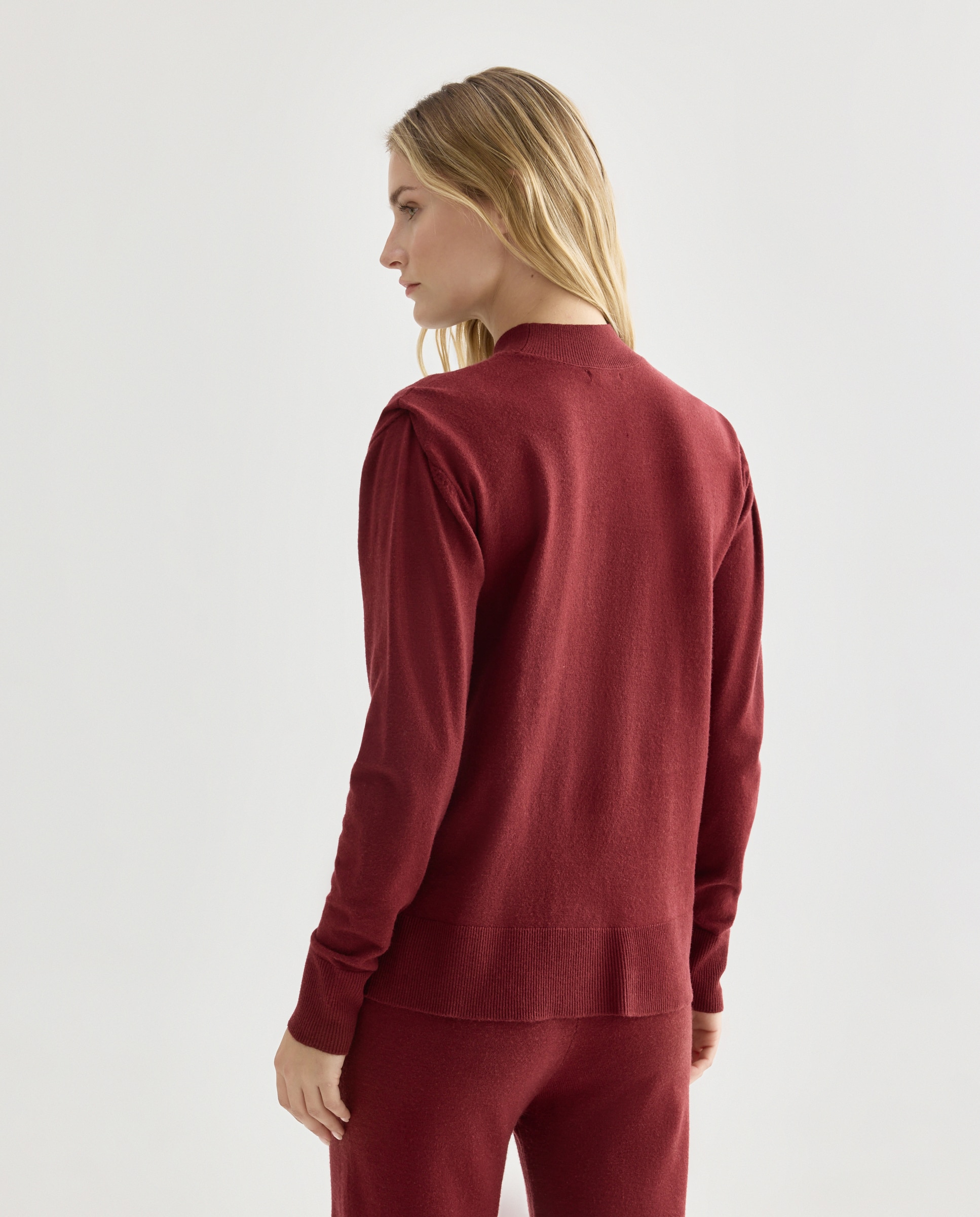 Jersey de mujer cuello caja con hombrera Burdeos-3