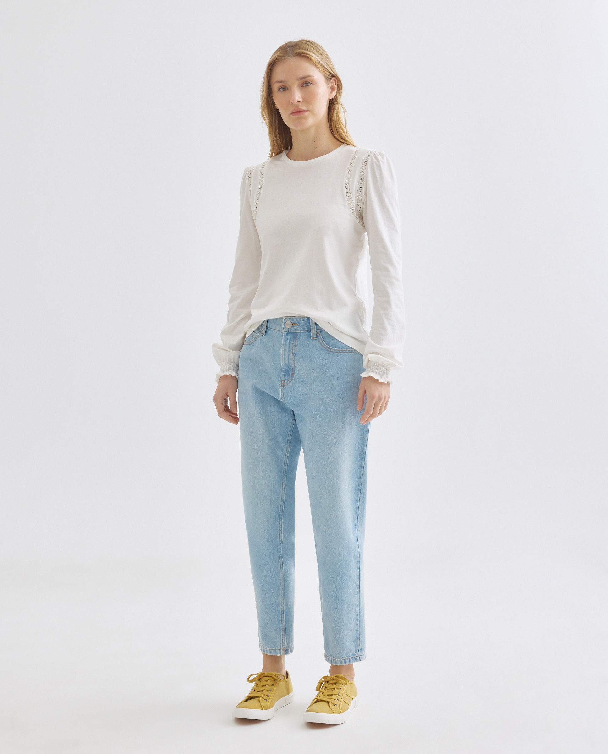 Camiseta de mujer cuello caja con detalles 120 Crudo-2
