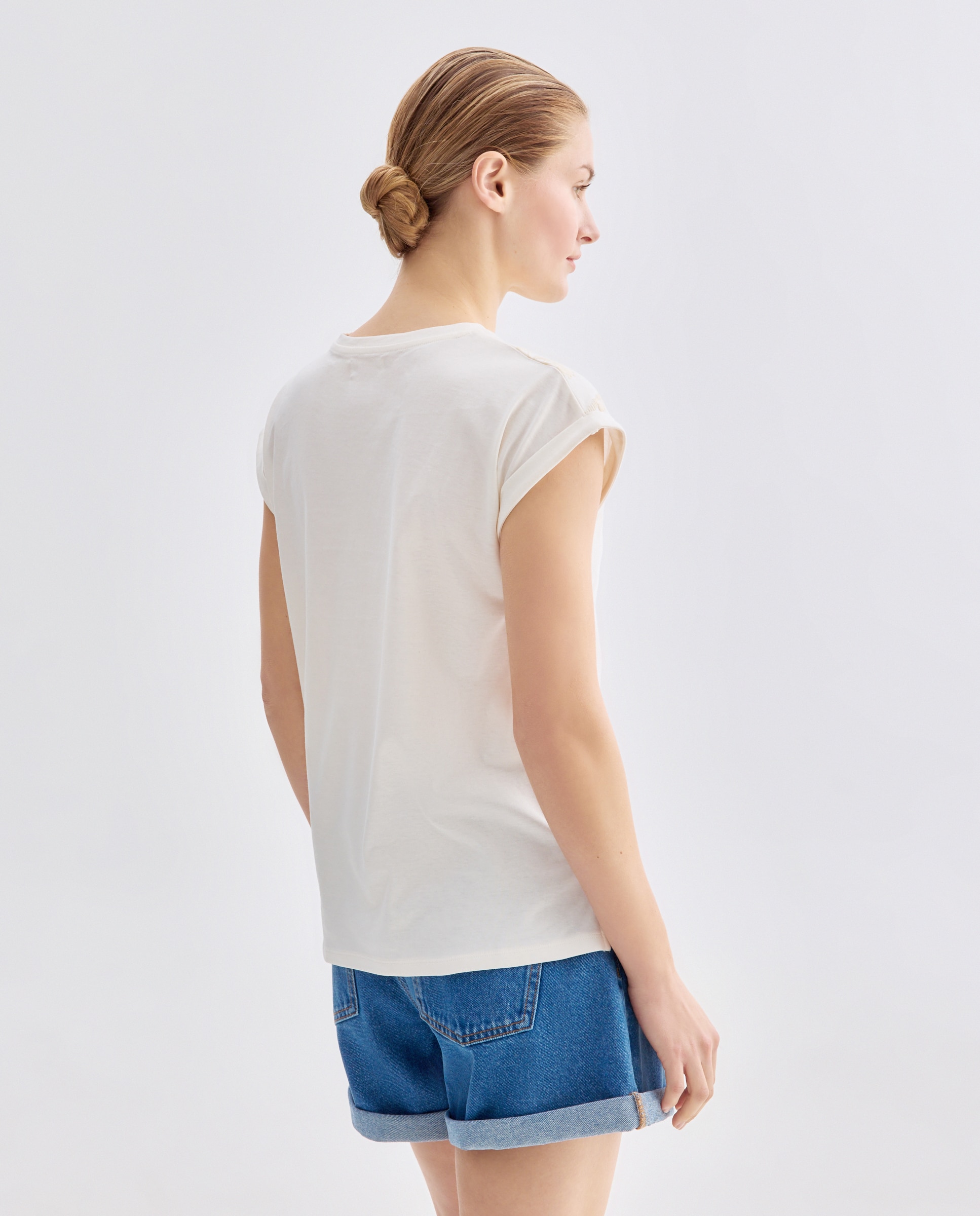 Camiseta de mujer cuello caja puff print 120 Crudo-3