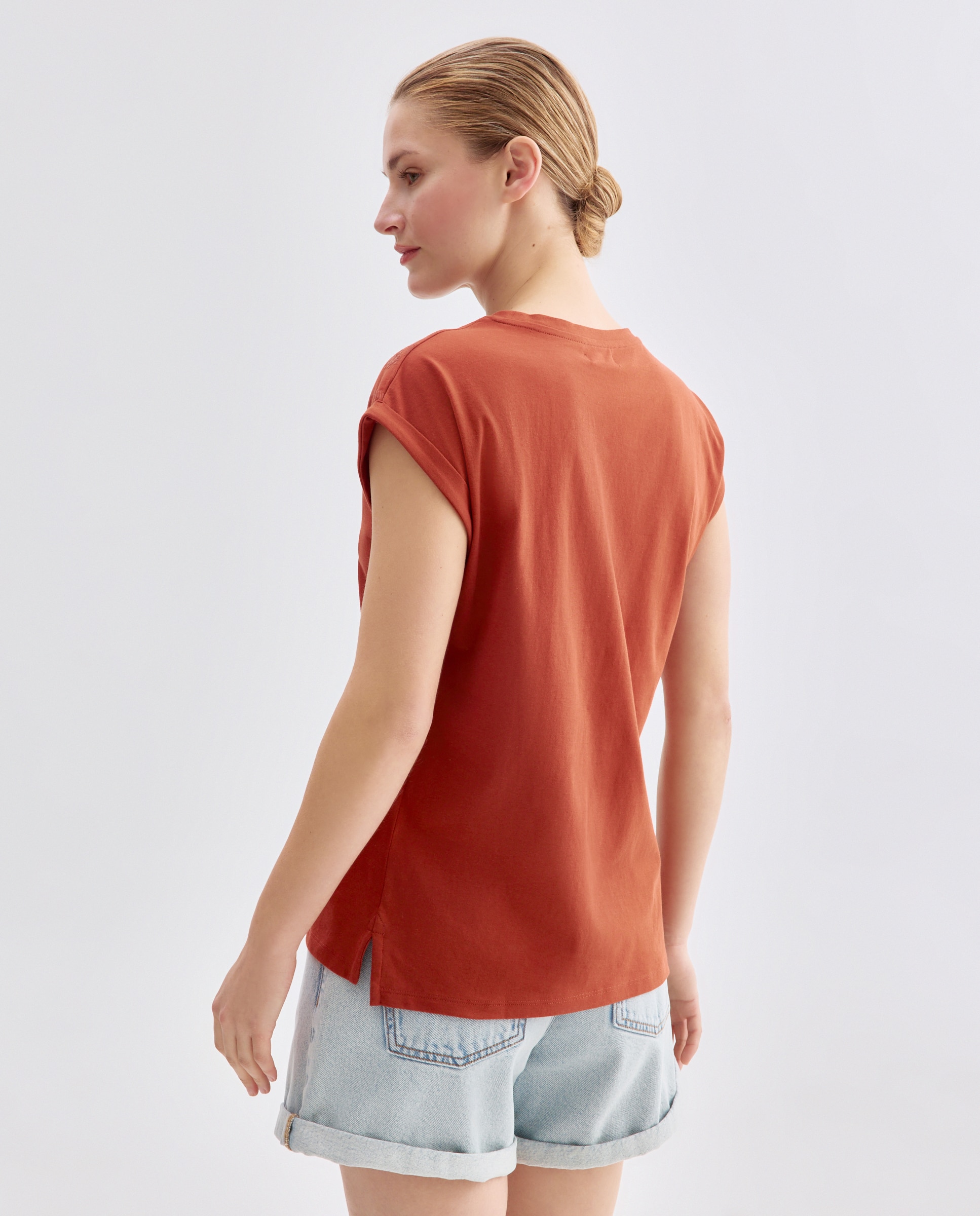 Camiseta de mujer cuello caja puff print Naranja quemado-3