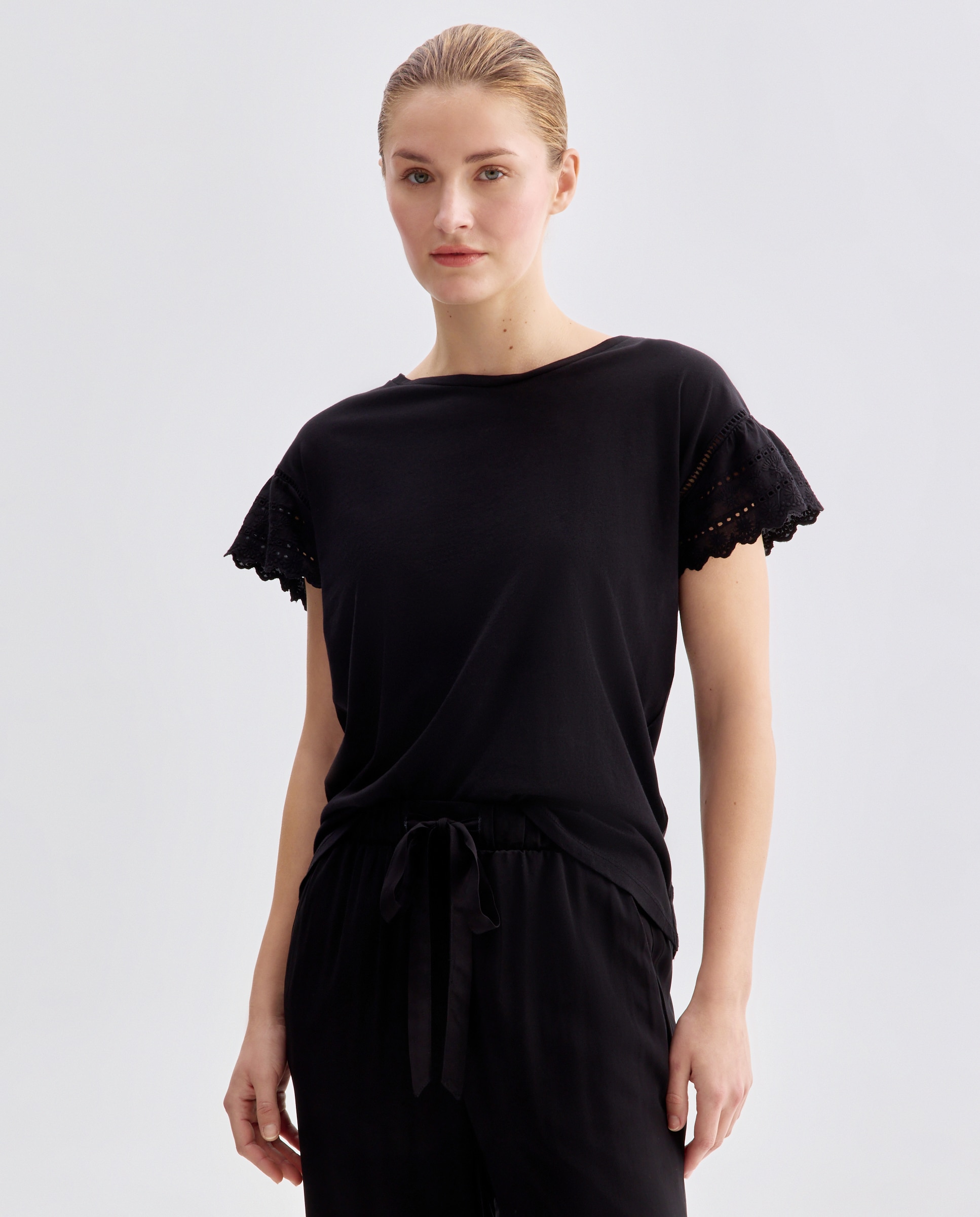 Camiseta de mujer cuello caja manga romántica Negro-1