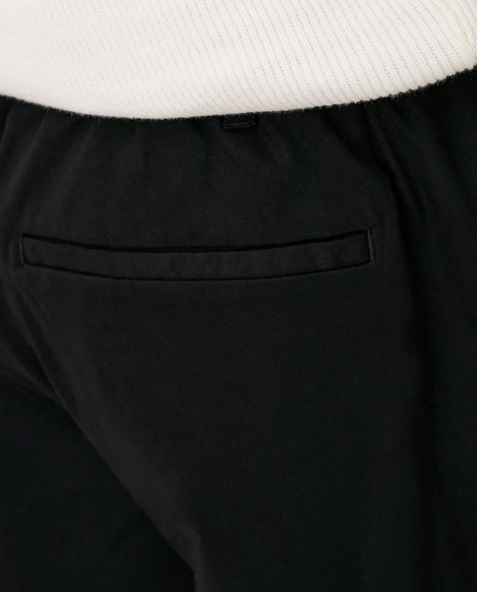 Calças Chino Tapered Fit Preto-5