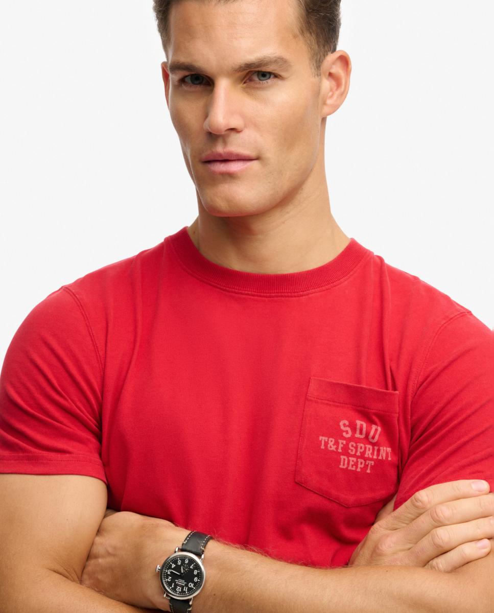 T-shirt Vintage Prep de Corte Relaxed com Bolso Vermelho-3