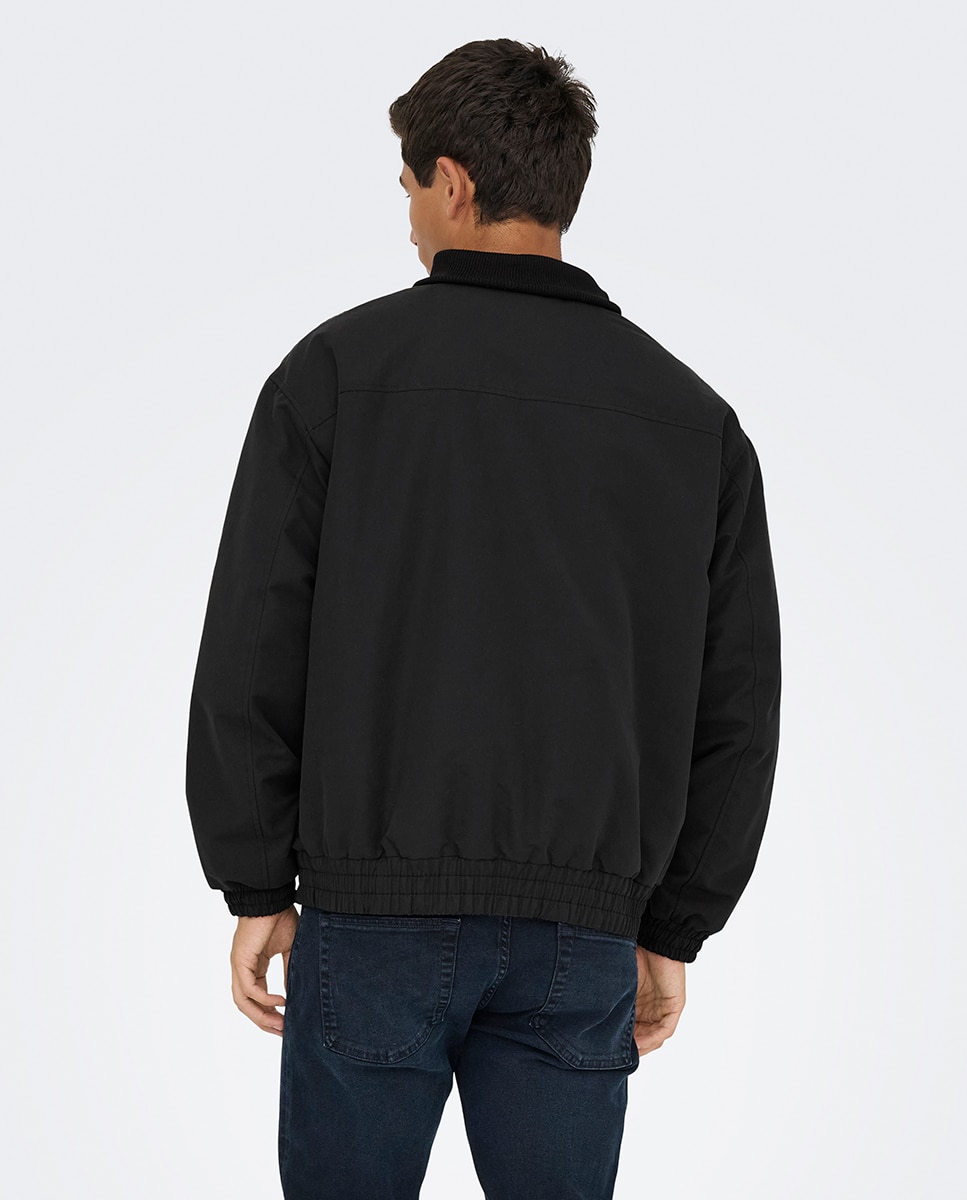 Casaco Regular Fit com Gola Alta Preto-2