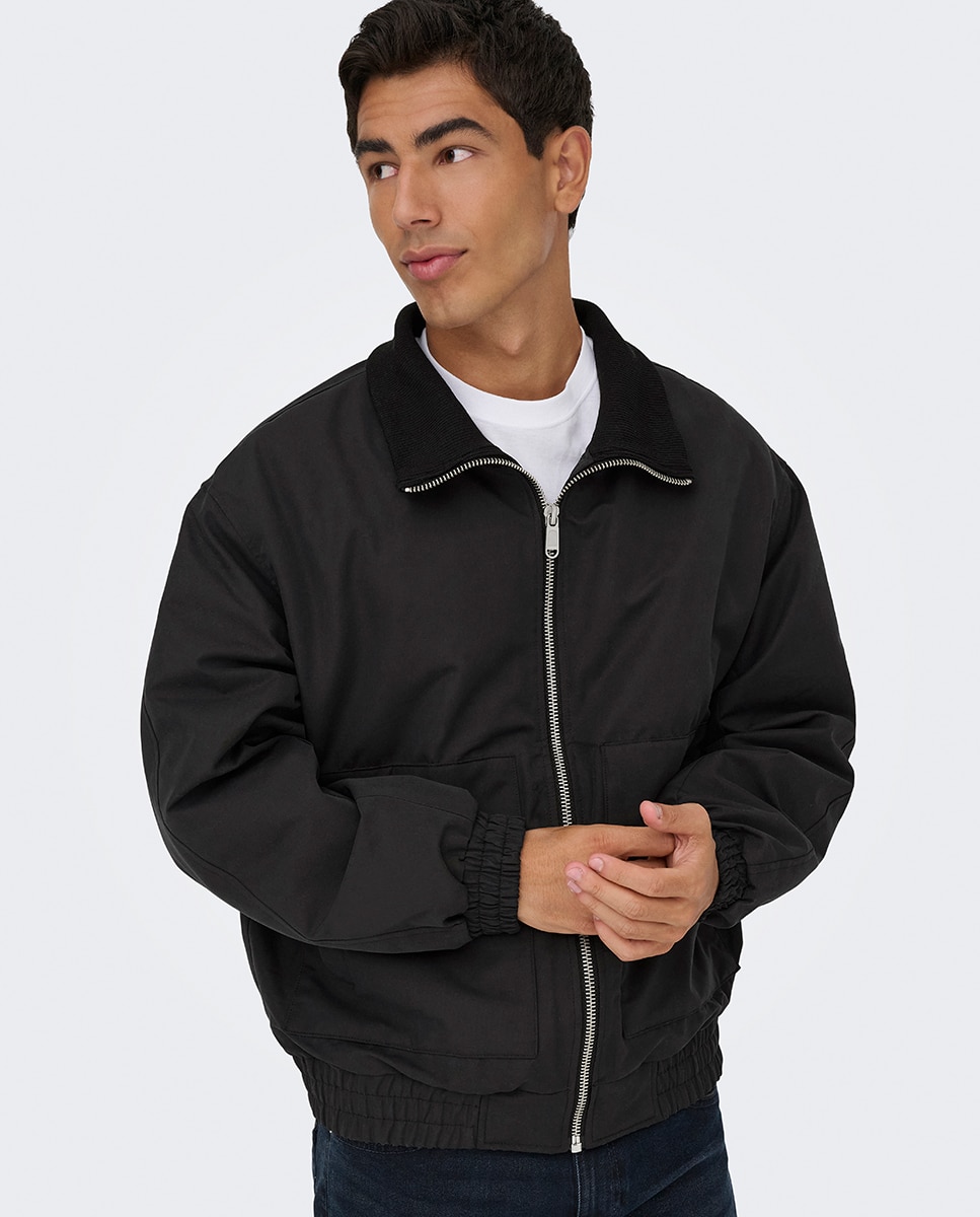 Casaco Regular Fit com Gola Alta Preto-3