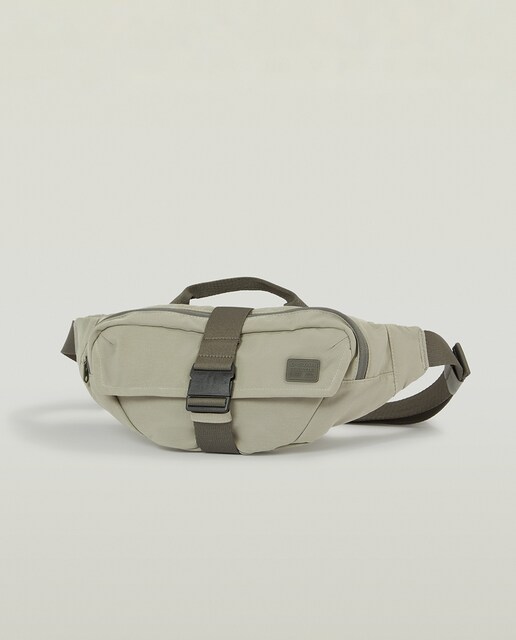 Imagen 0 de Riñonera de hombre con cierre de cremallera y doble cierre con hebilla