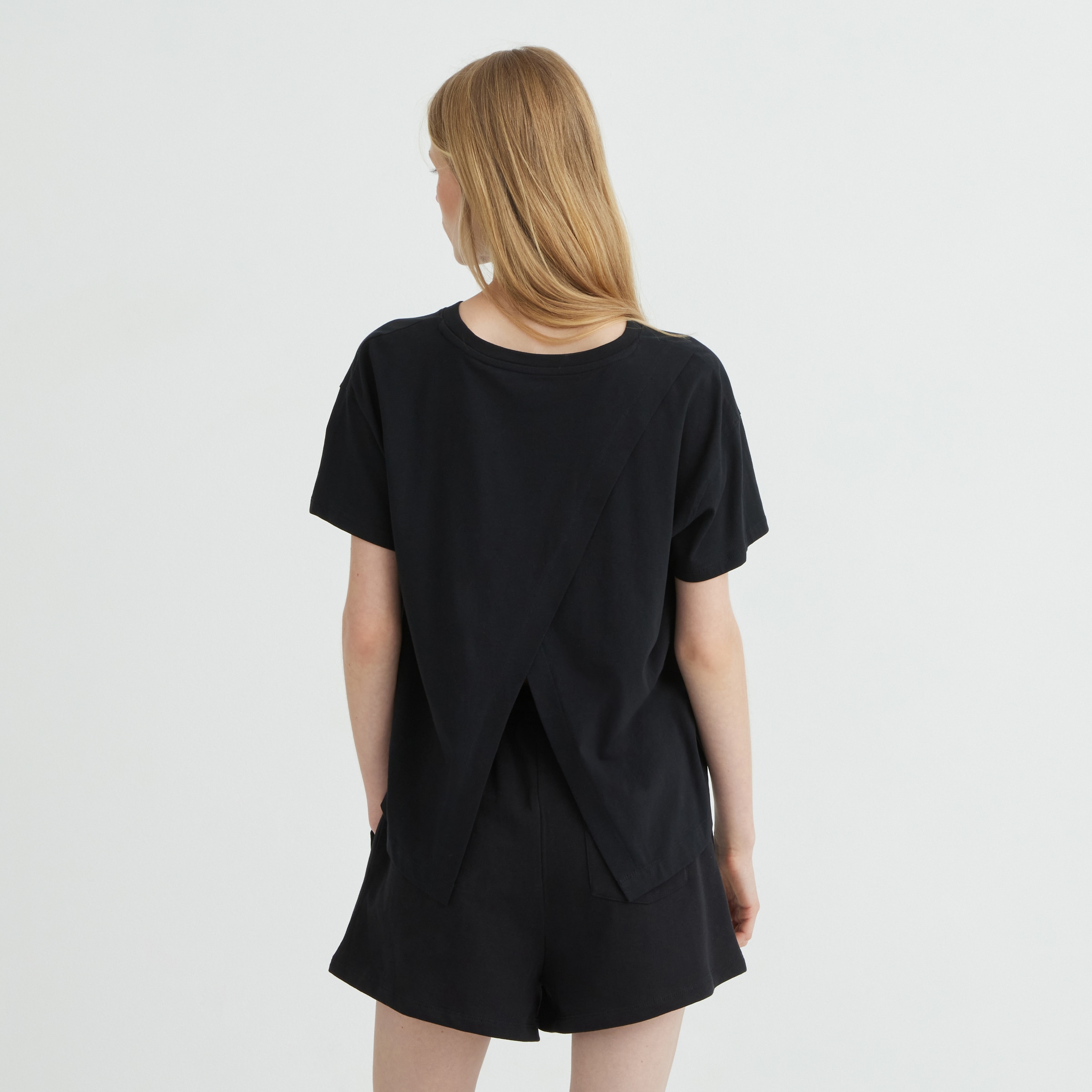 Camiseta apertura espalda Negro-3
