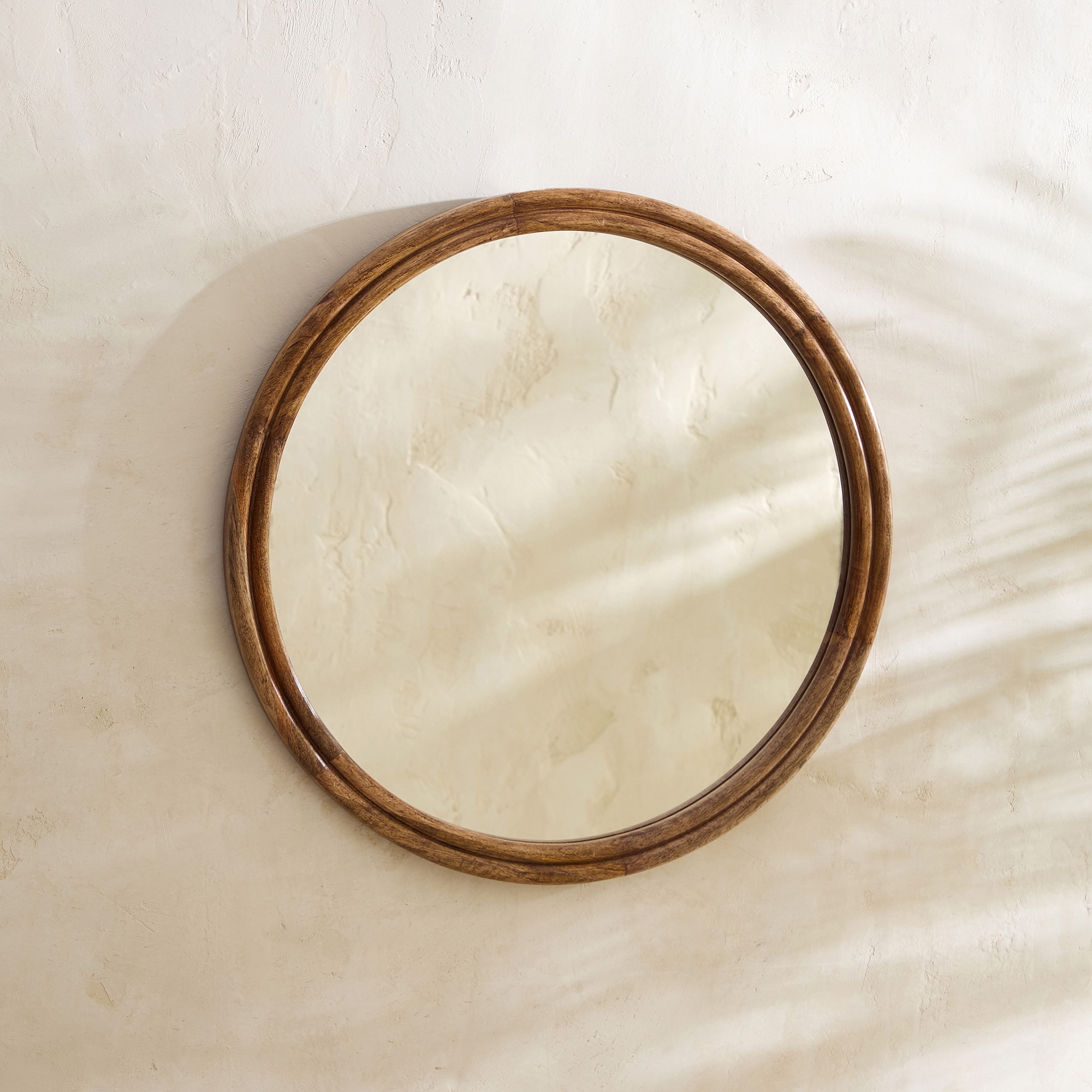 Imagem 0 de Espelho de Parede Redondo de Madeira de Manga Bruno