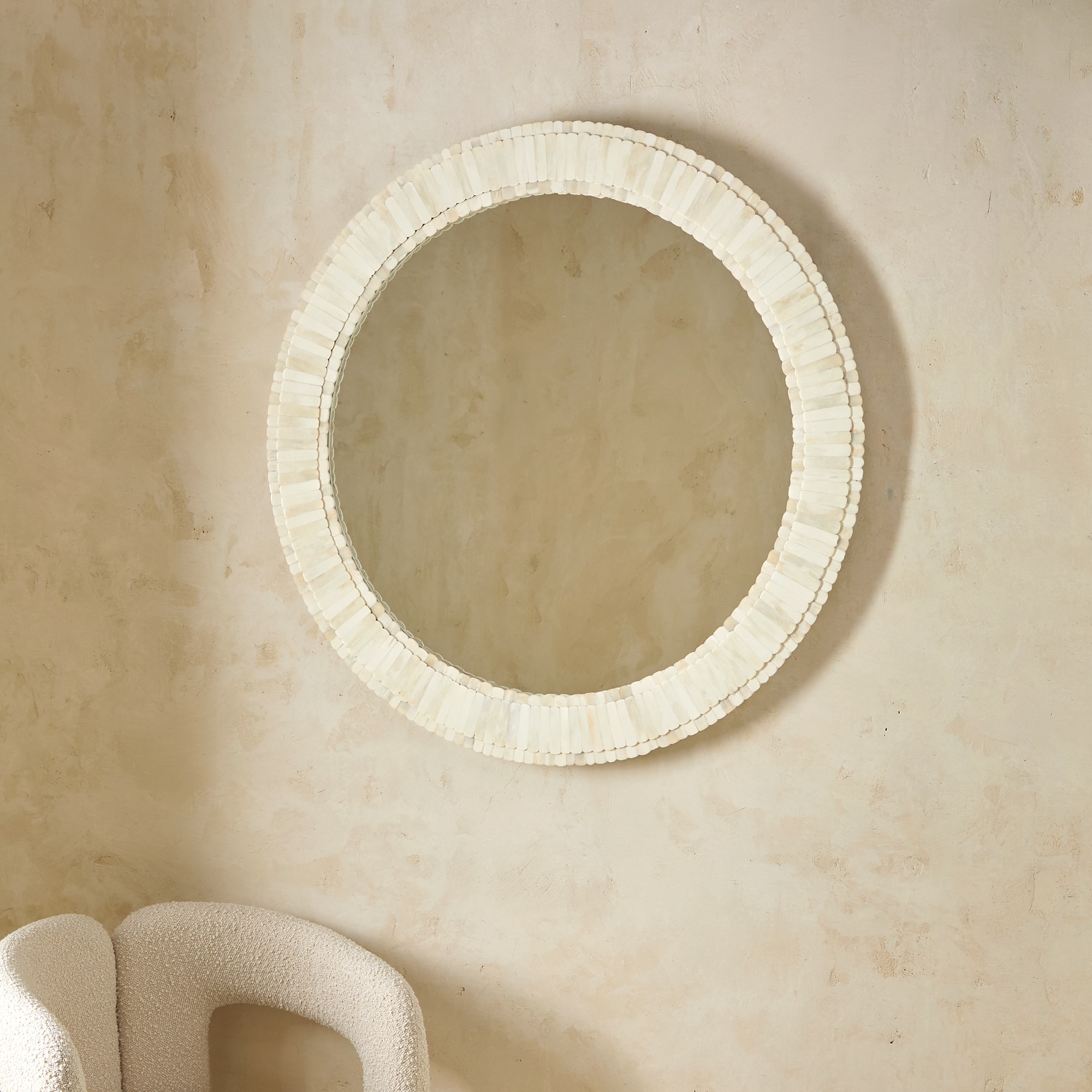 Imagem 0 de Espelho de Parede com Moldura de Osso Kerala