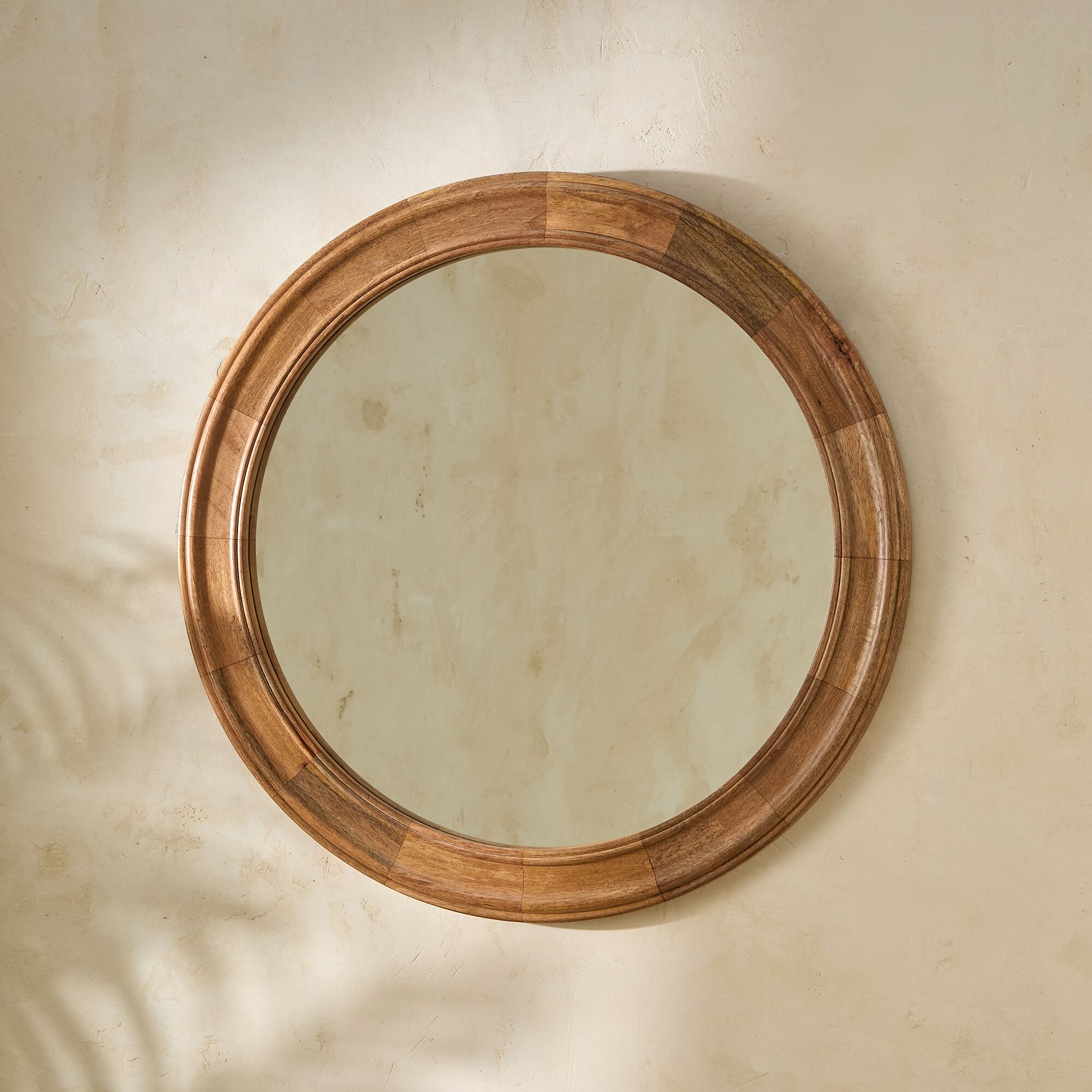 Imagem 0 de Espelho de Parede Redondo de Madeira de Manga Bruno
