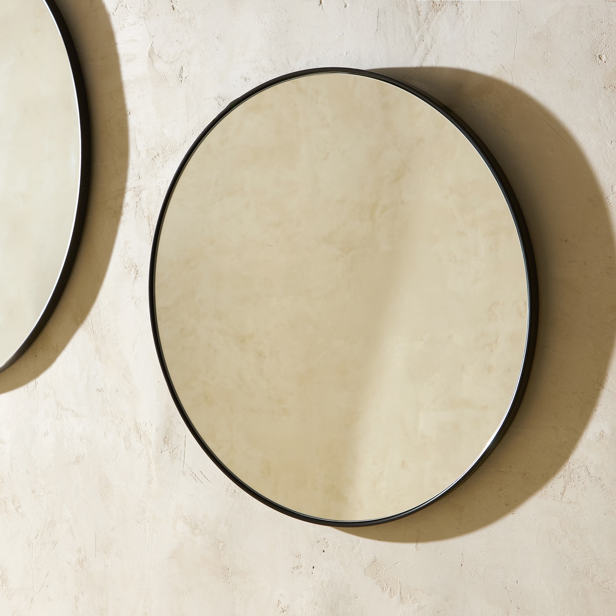 Imagem 0 de Espelho de Parede Redondo com Moldura de Aço Adele Room