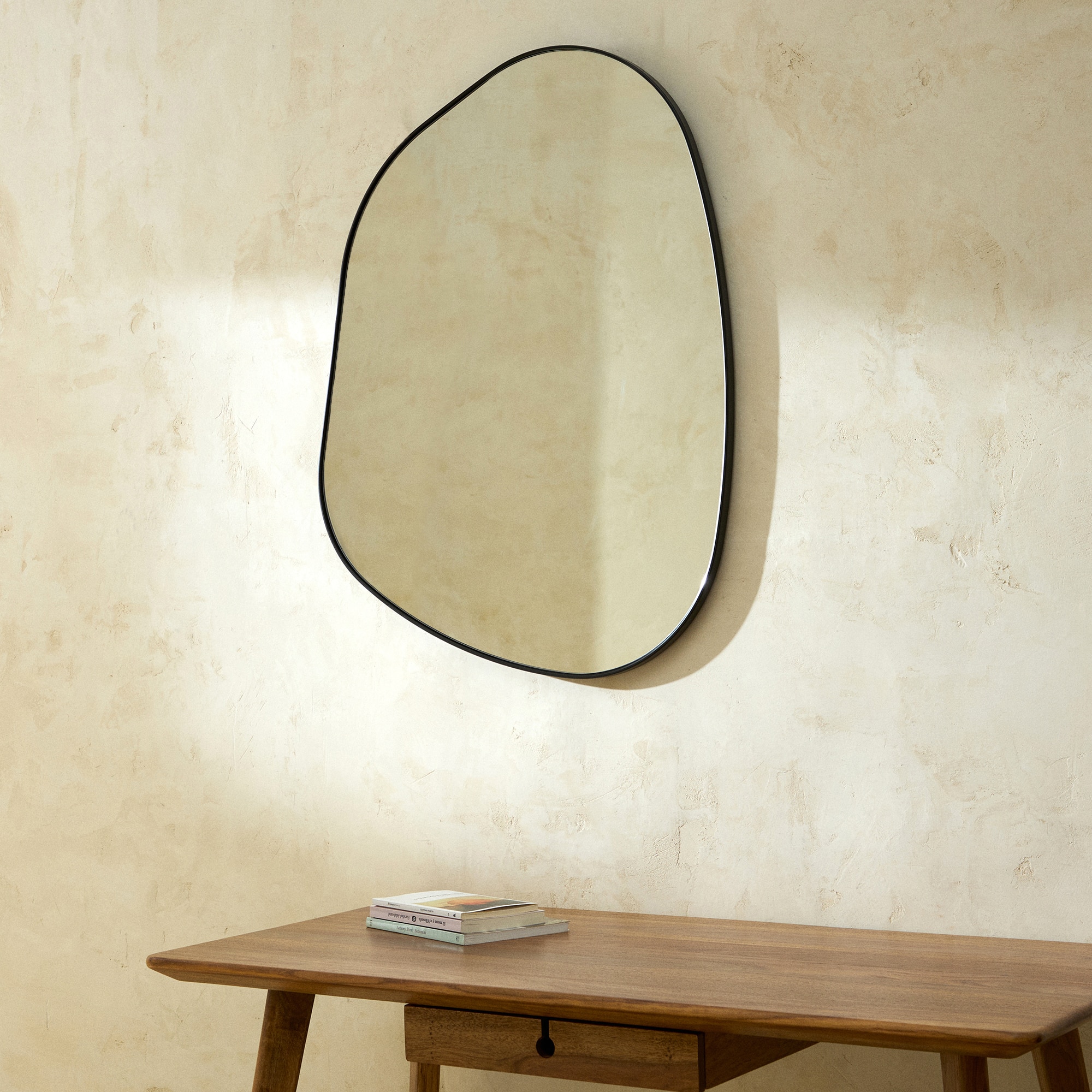 Imagem 0 de Espelho de Parede Irregular com Moldura de Aço Adele Room