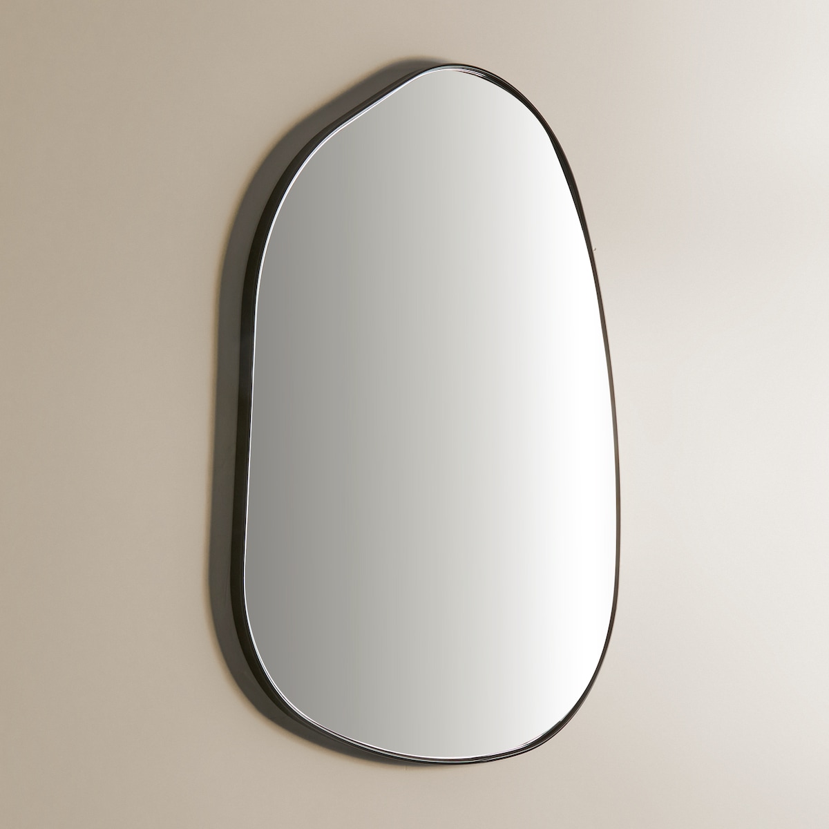 Espelho de Parede Irregular com Moldura de Aço Adele Room Preto-3