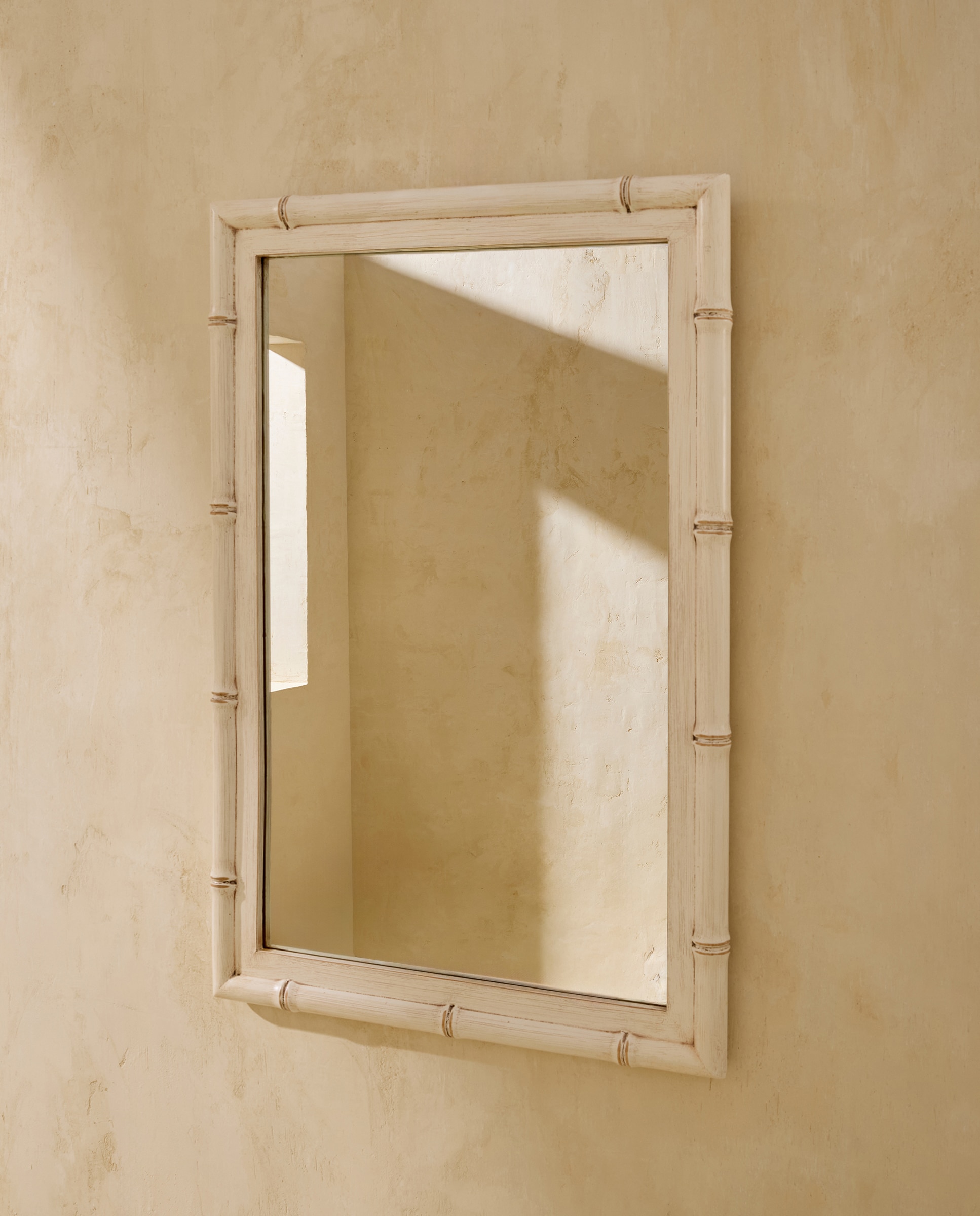 Imagem 0 de Espelho de Parede de Madeira de Pinho Bamboo