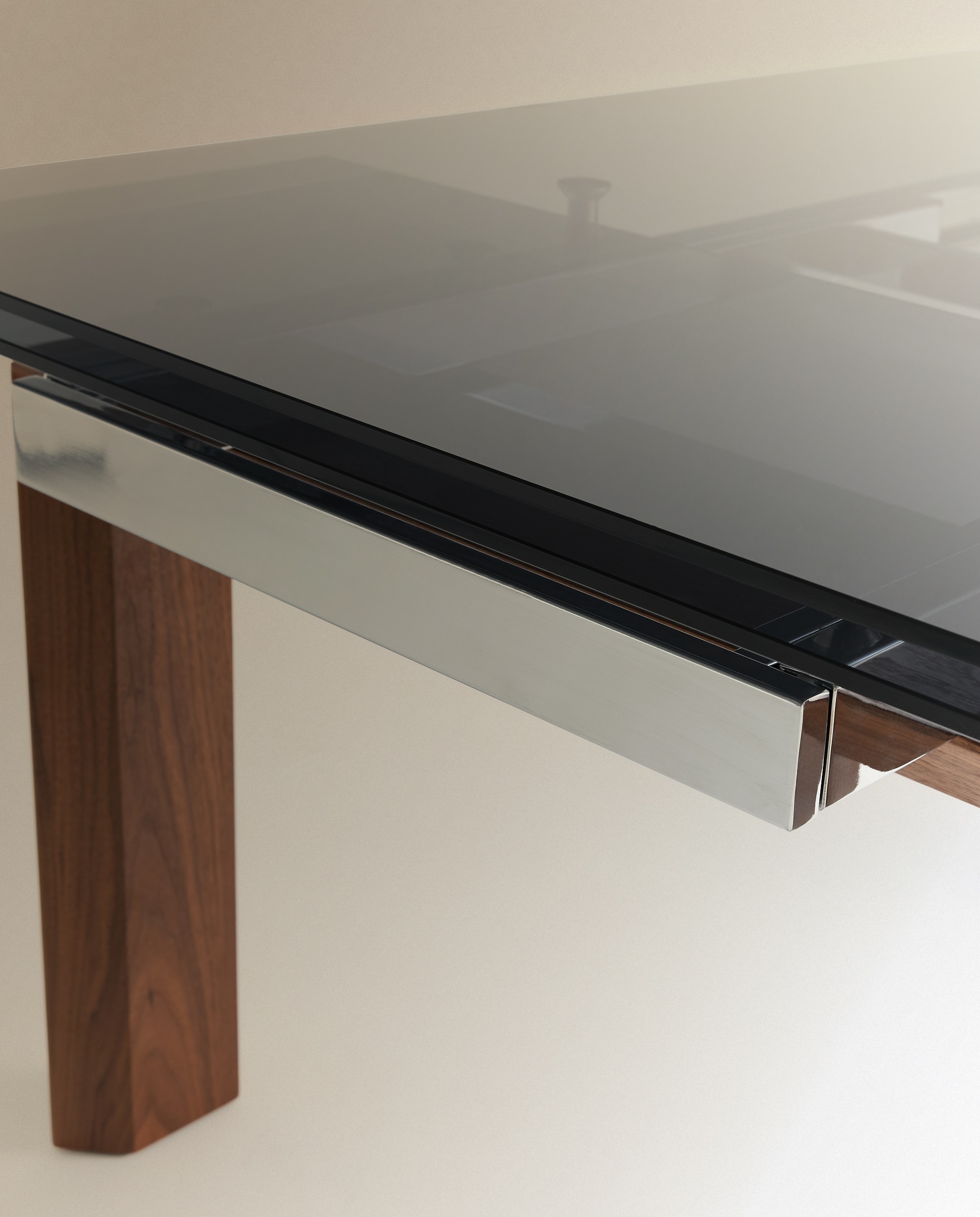 Mesa Extensível de Madeira de Nogueira e Vidro Qubic Vidro Fumado/Nogueira-6