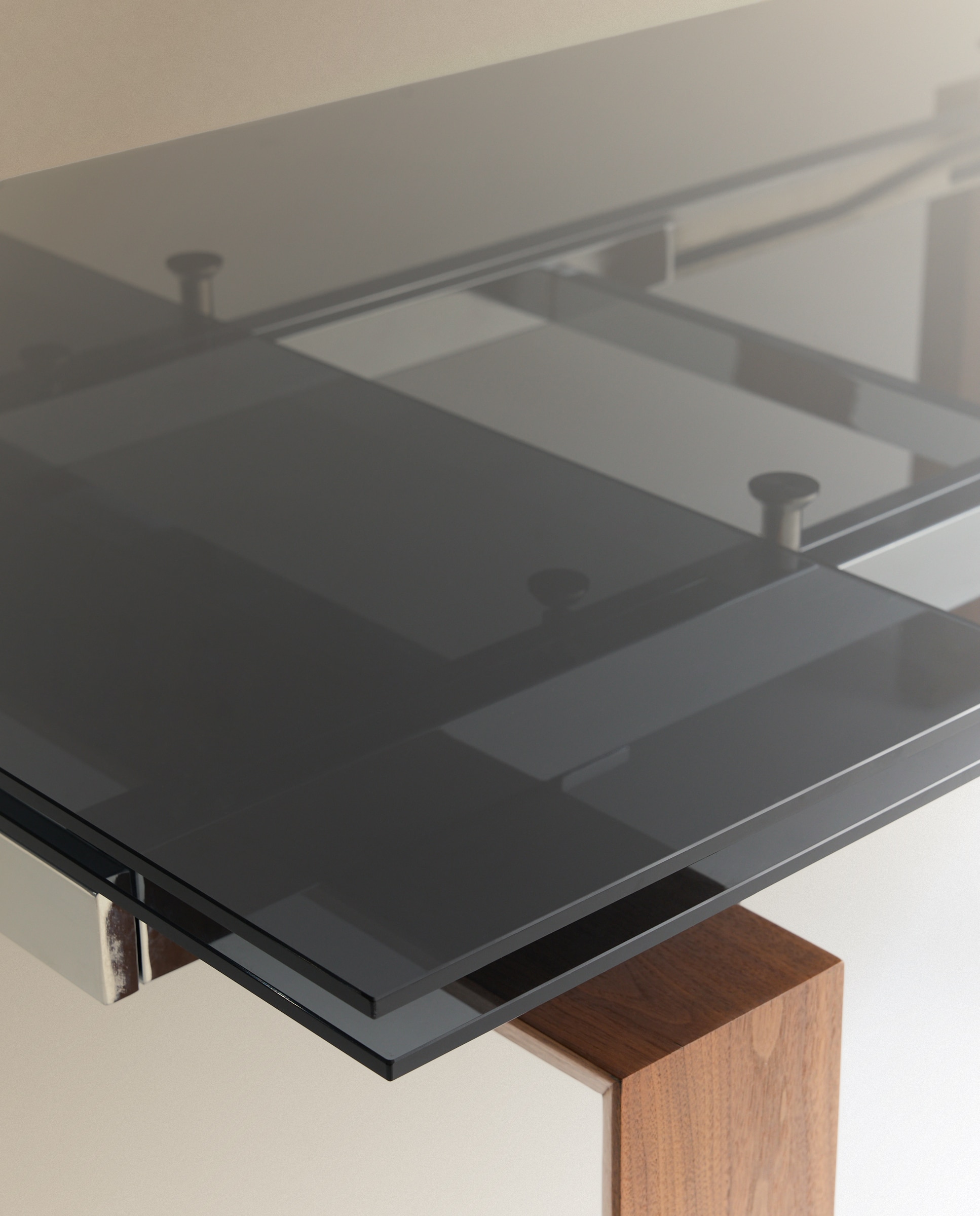 Mesa Extensível de Madeira de Nogueira e Vidro Qubic Vidro Fumado/Nogueira-7