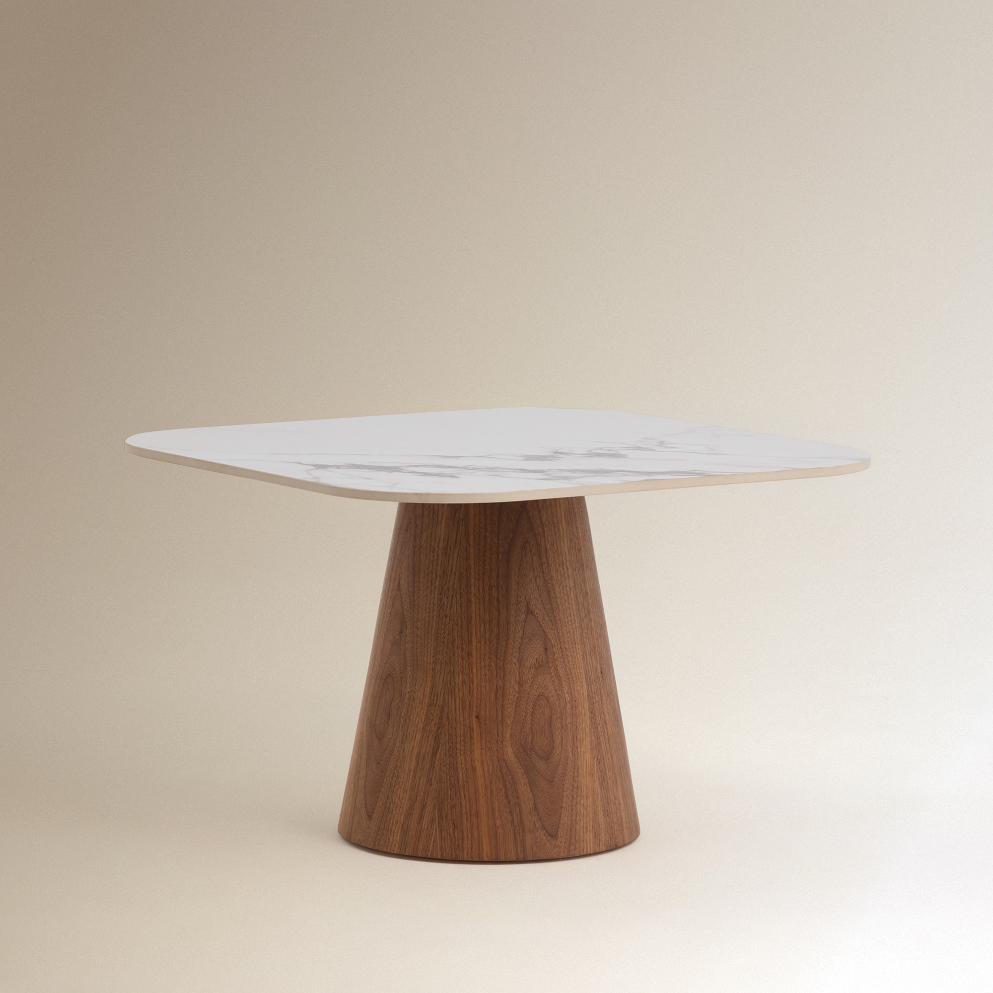 Mesa de Centro Alta de Madeira de Nogueira Adami Nogueira-2