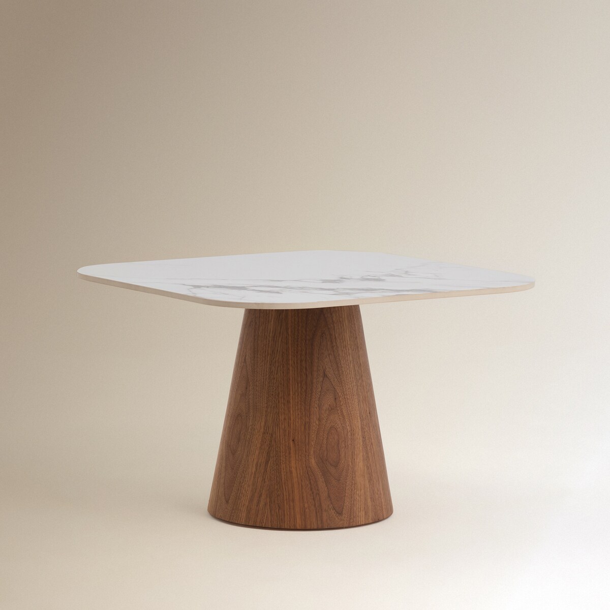 Mesa de Centro Alta de Madeira de Nogueira Adami Nogueira-2