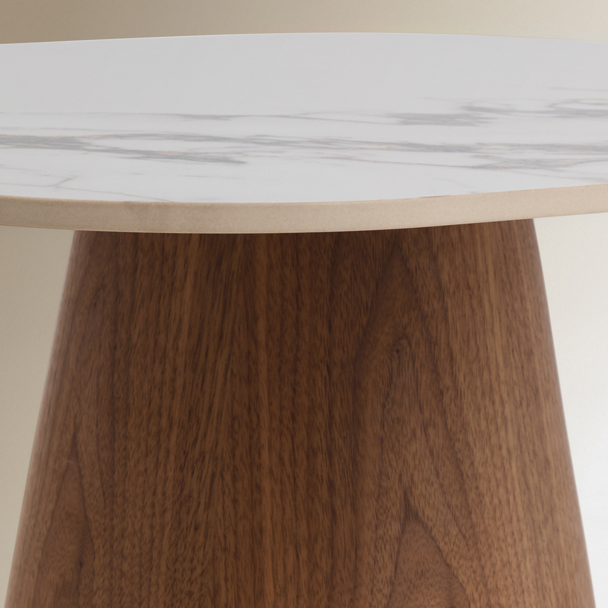 Mesa de Centro Alta de Madeira de Nogueira Adami Nogueira-5