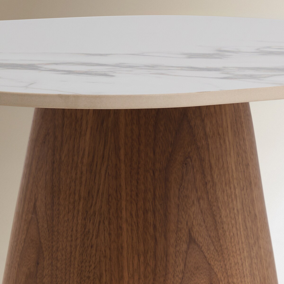 Mesa de Centro Alta de Madeira de Nogueira Adami Nogueira-5