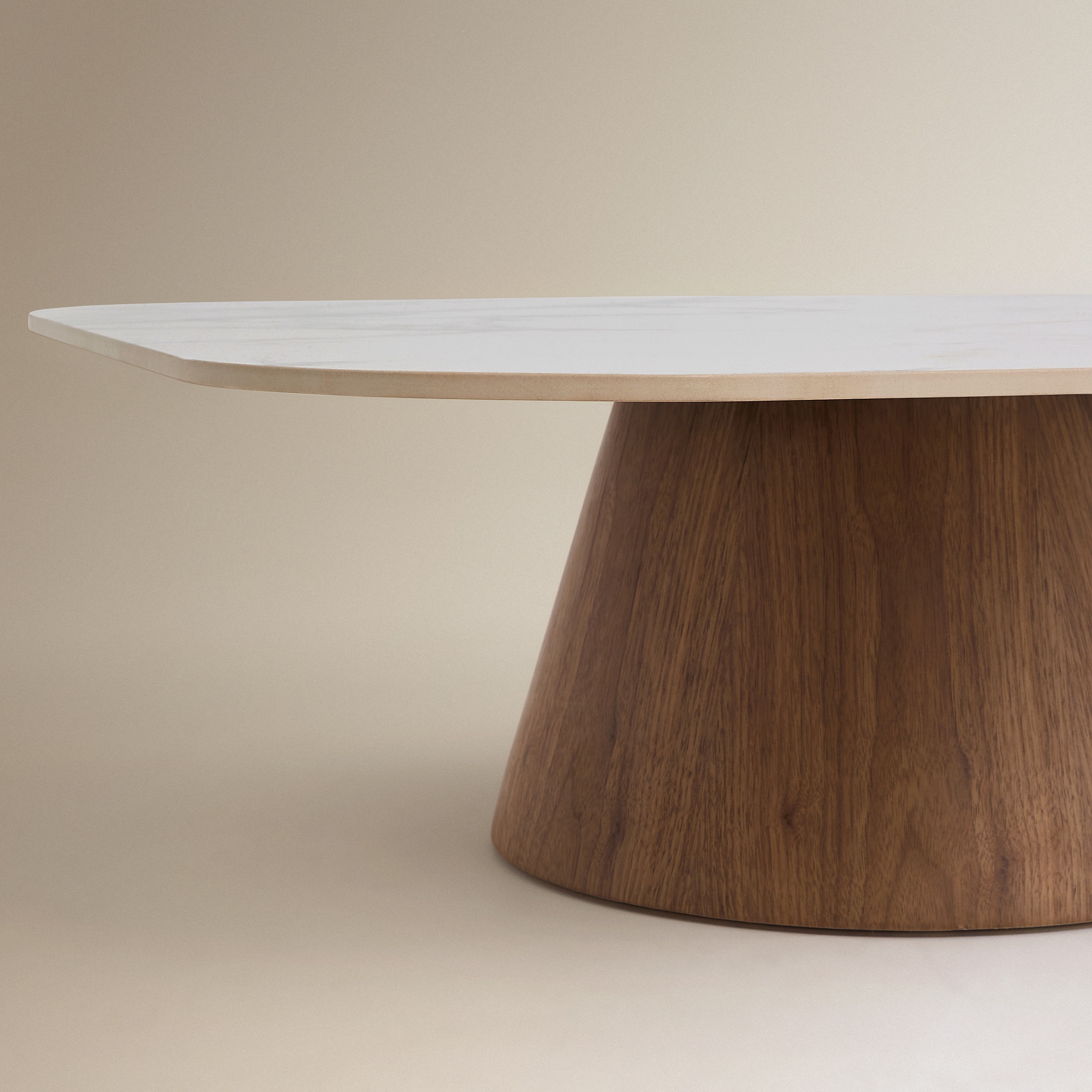 Mesa de Centro Baixa de Madeira de Nogueira Adami Nogueira-5