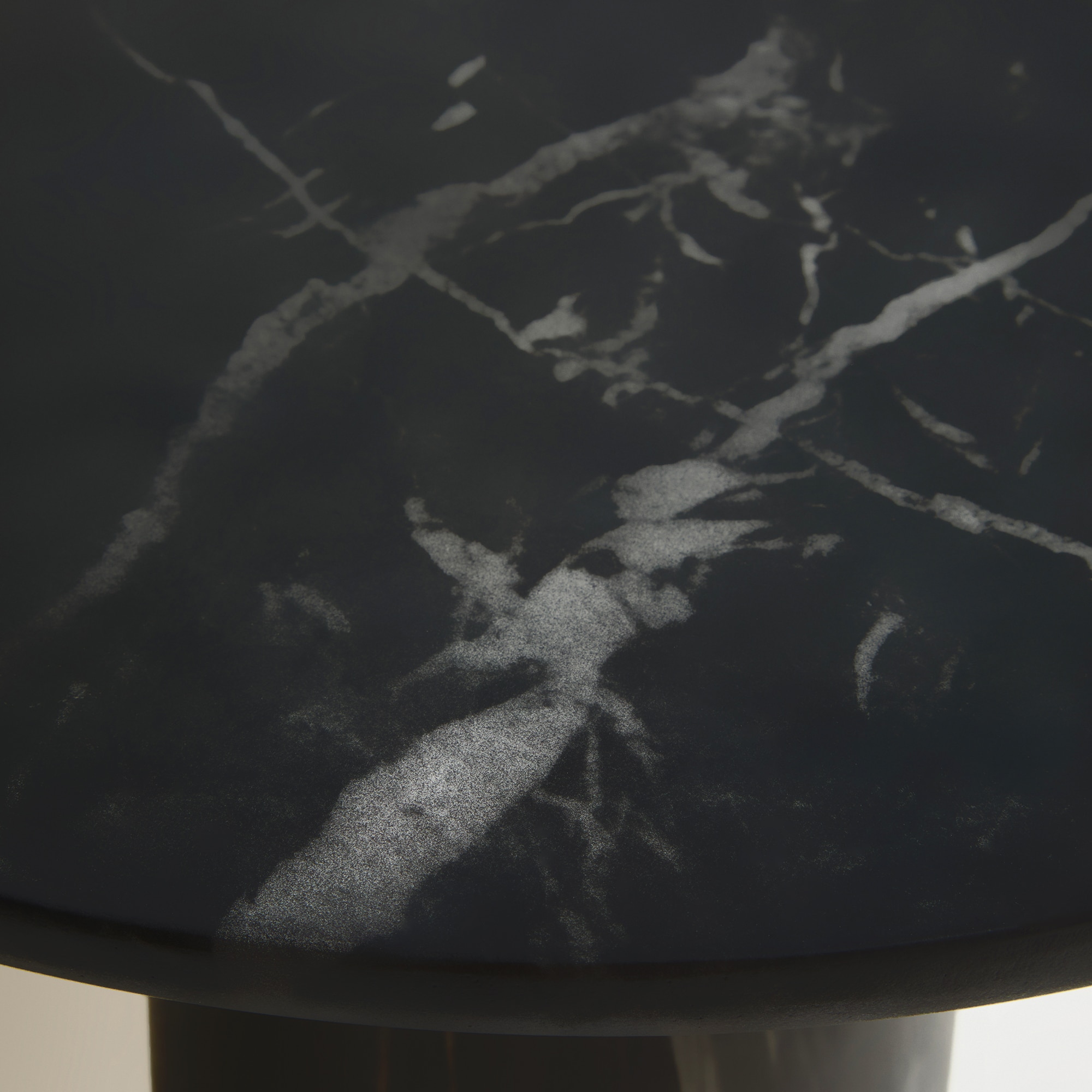 Mesa Auxiliar de Policimento Ginger Room Preto-4