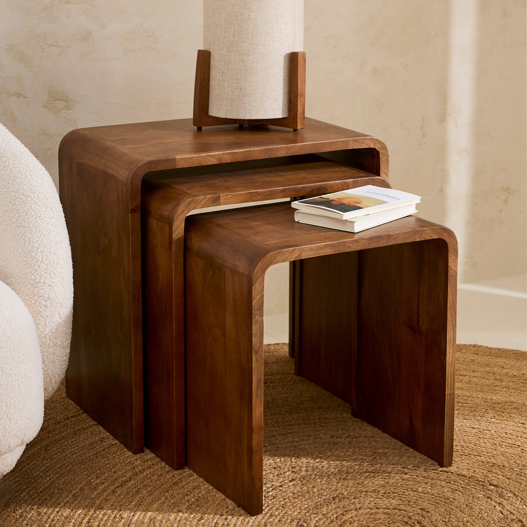 Imagem 0 de Conjunto de 3 Mesas Auxiliares Ninho de Madeira de Mangueira Mila