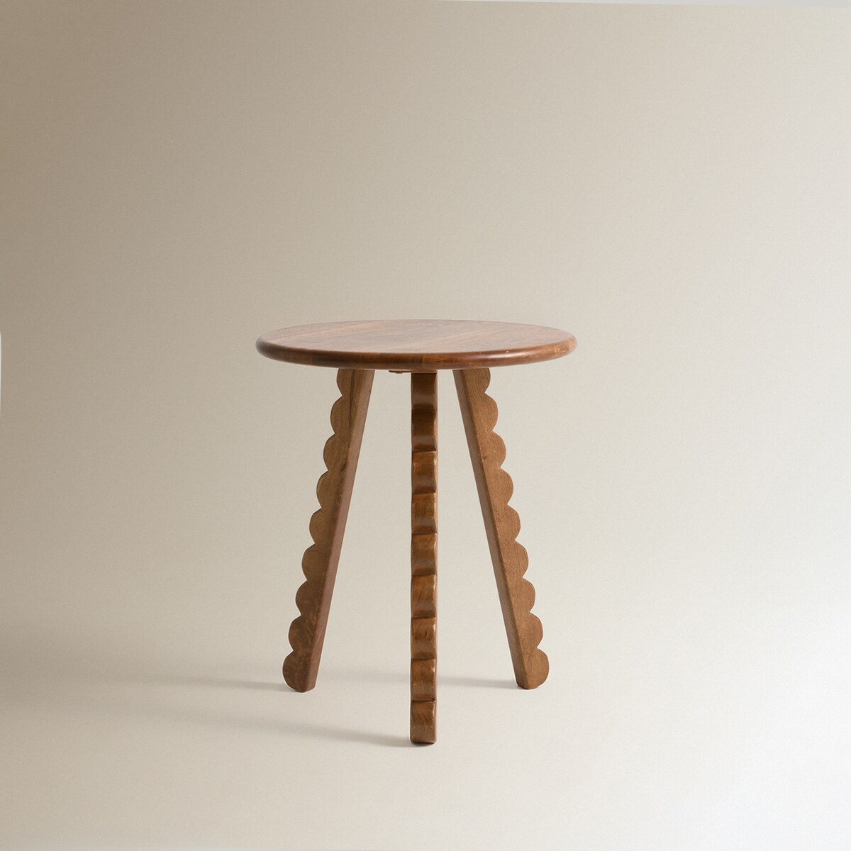 Mesa Auxiliar Pequena de Madeira de Mangueira Mila Natural-3