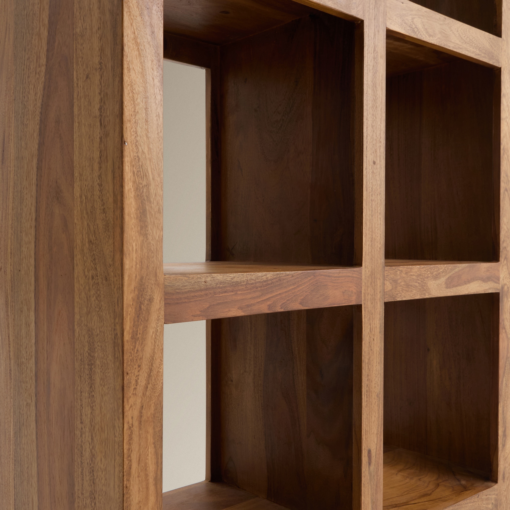 Estante de Pau-Rosa com 10 Espaços Bombay Nogueira-5