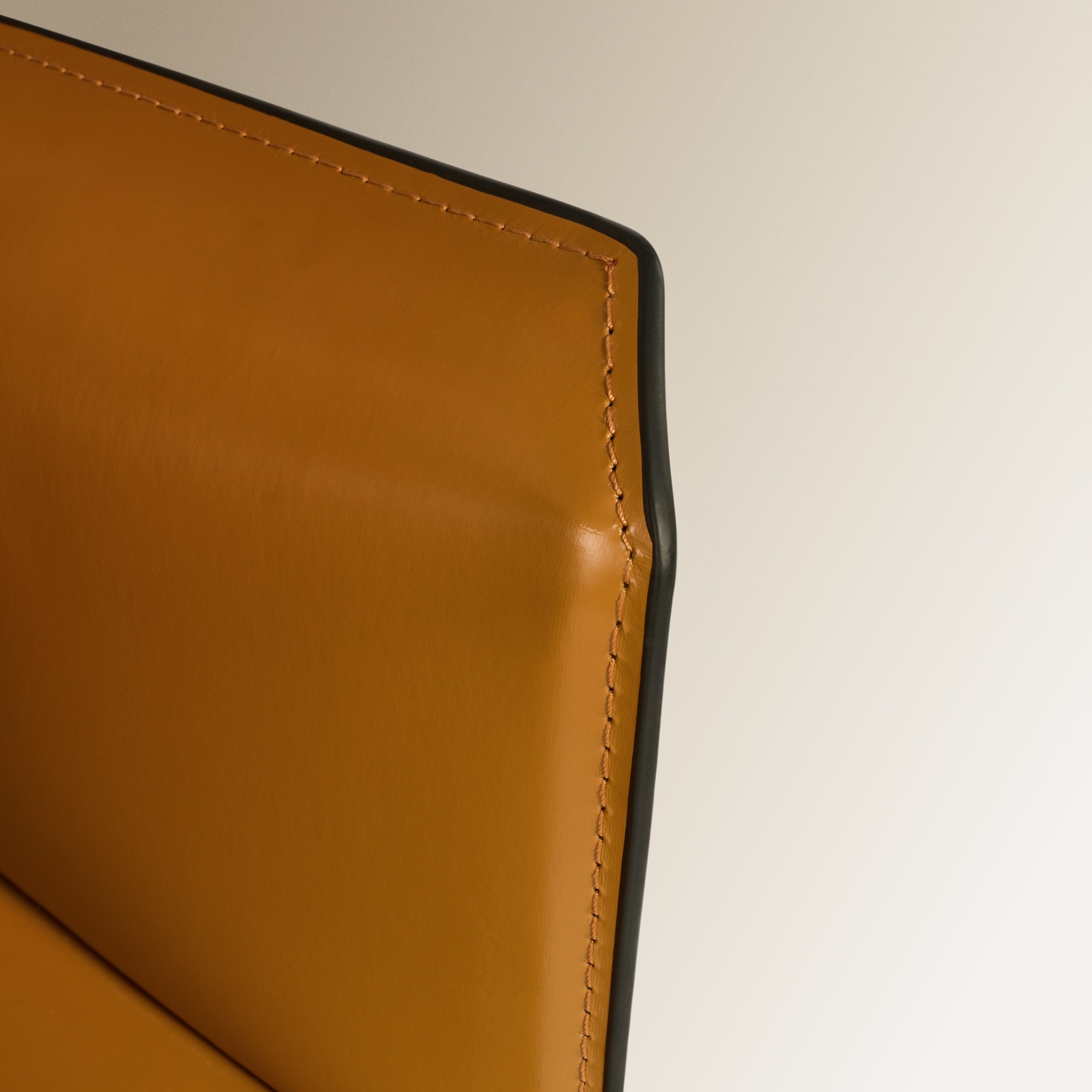 Cadeira em Pele Regenerada Módena Camel-6