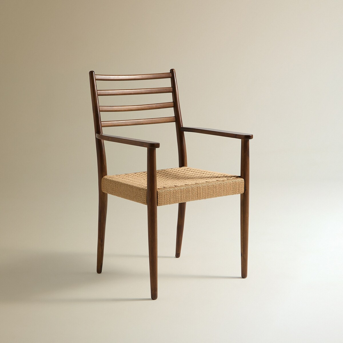 Sillón de madera de nogal y ratán Budy Nogal-2