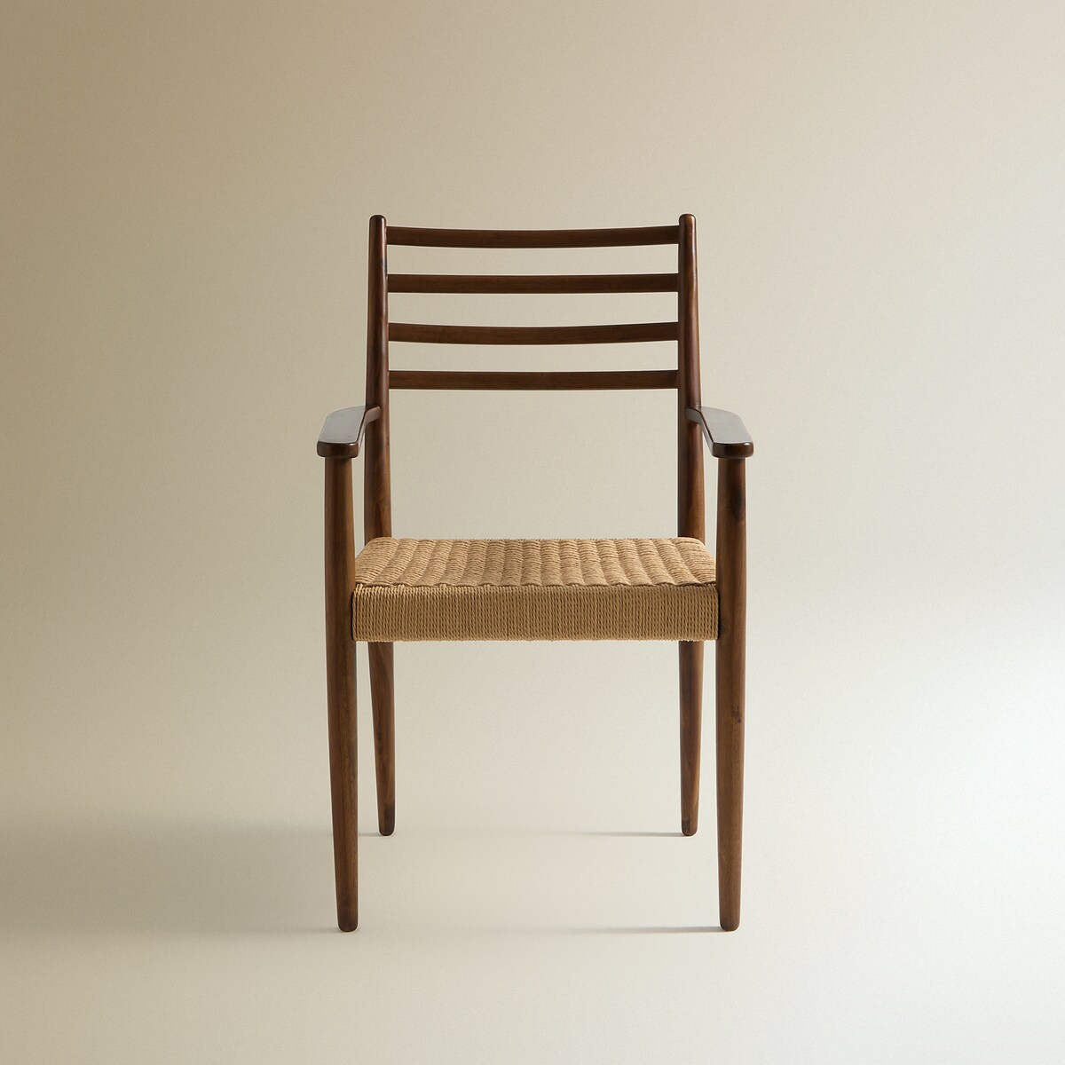 Sillón de madera de nogal y ratán Budy Nogal-3