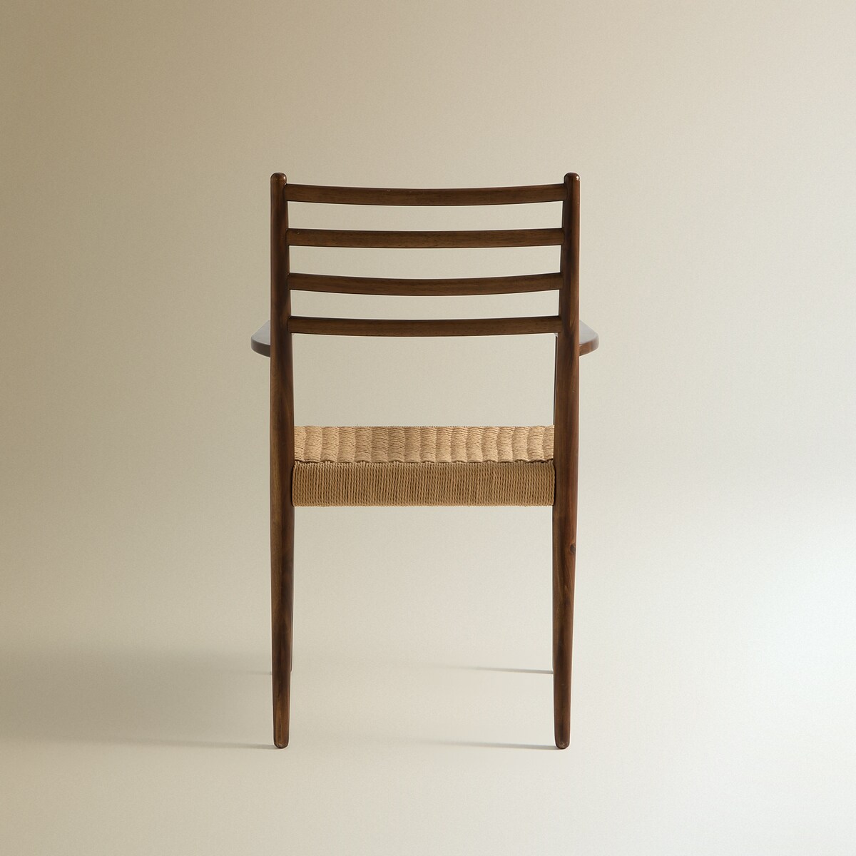 Sillón de madera de nogal y ratán Budy Nogal-5