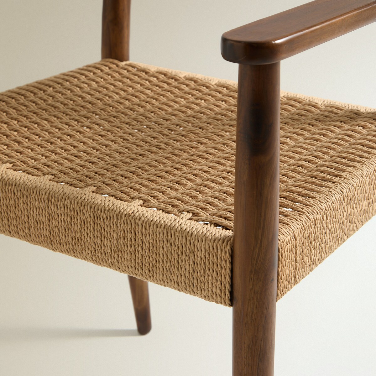 Sillón de madera de nogal y ratán Budy Nogal-6