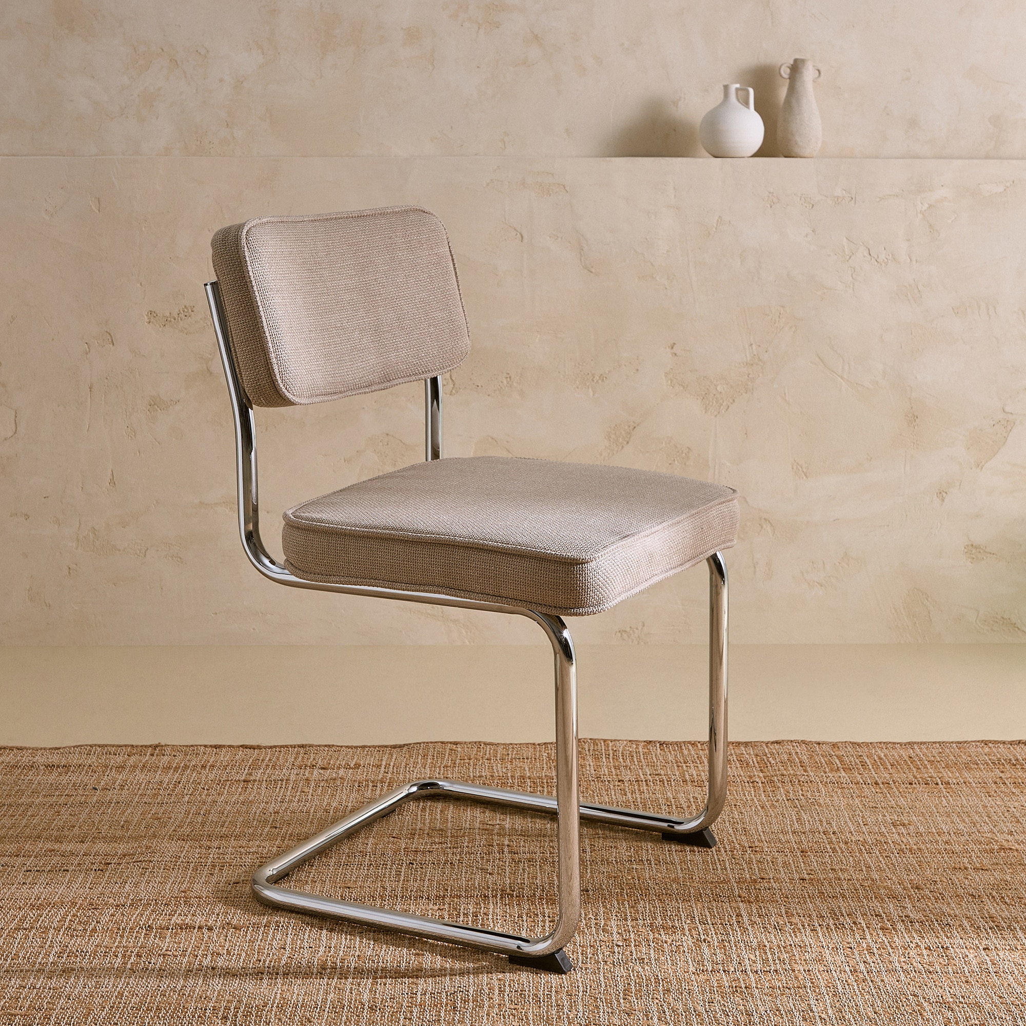 Imagem 0 de Cadeira Estofada com Pés Metálicos Ruperta