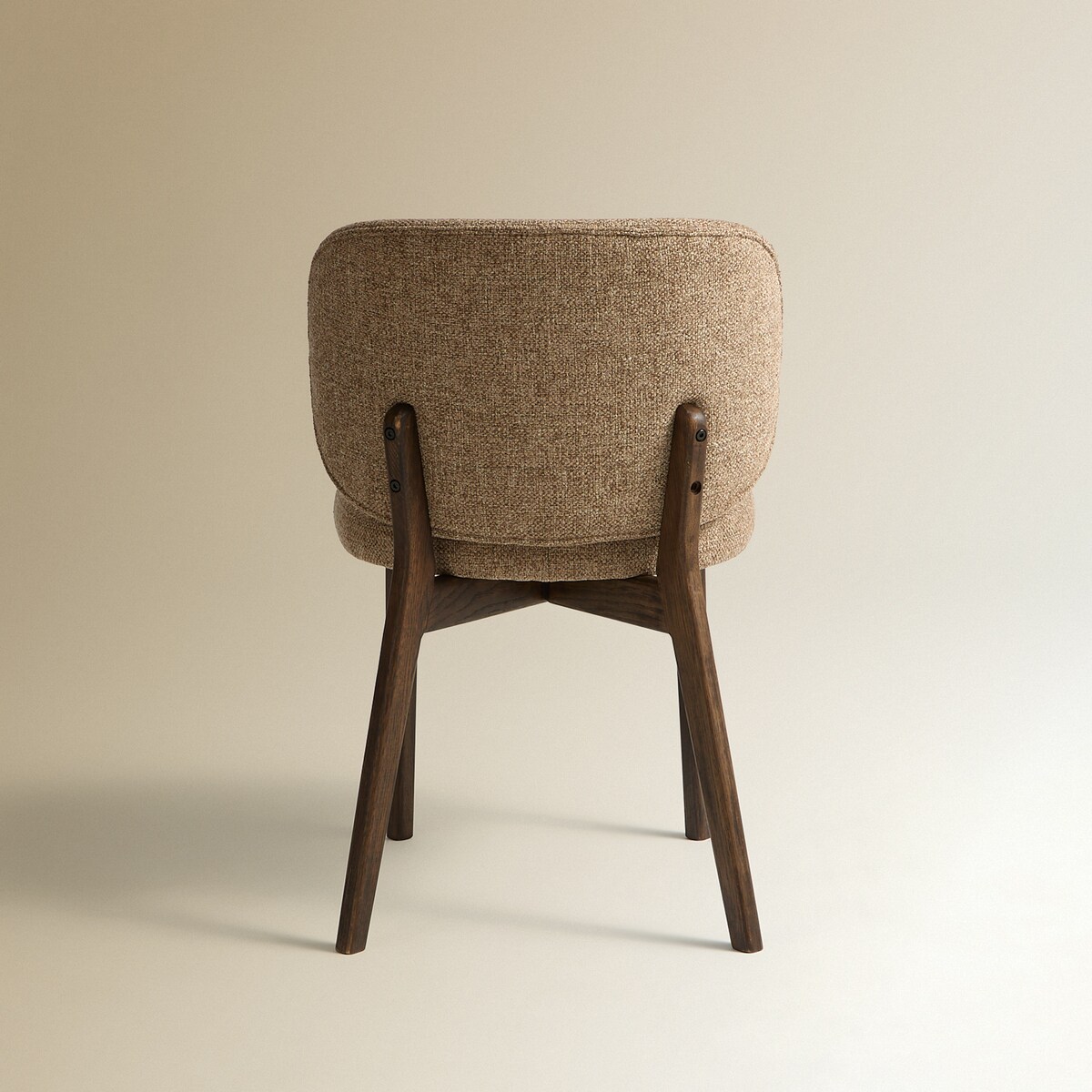 Cadeira Estofada Chris Castanho-5