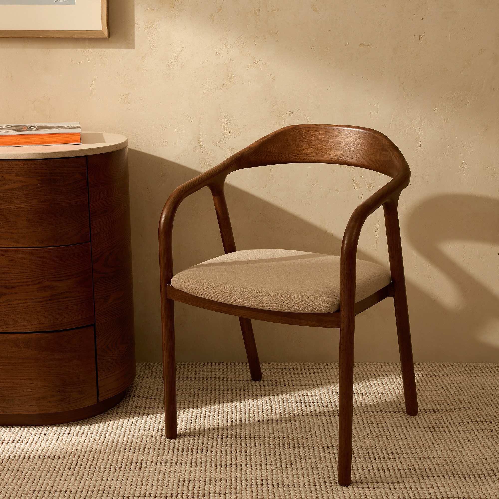 Imagem 0 de Cadeira de Madeira de Carvalho e Estofada Malmo