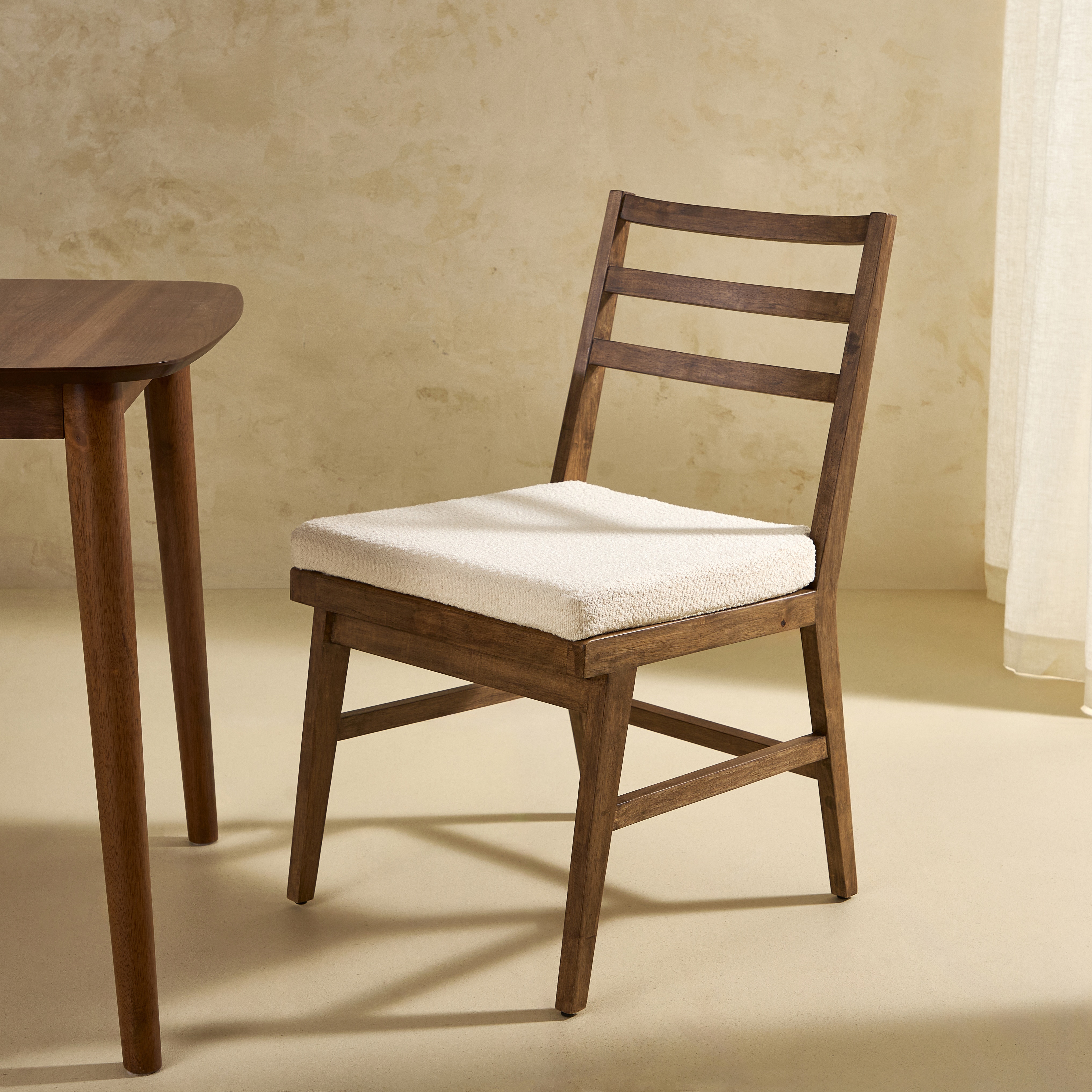 Imagem 0 de Cadeira de Madeira Naga