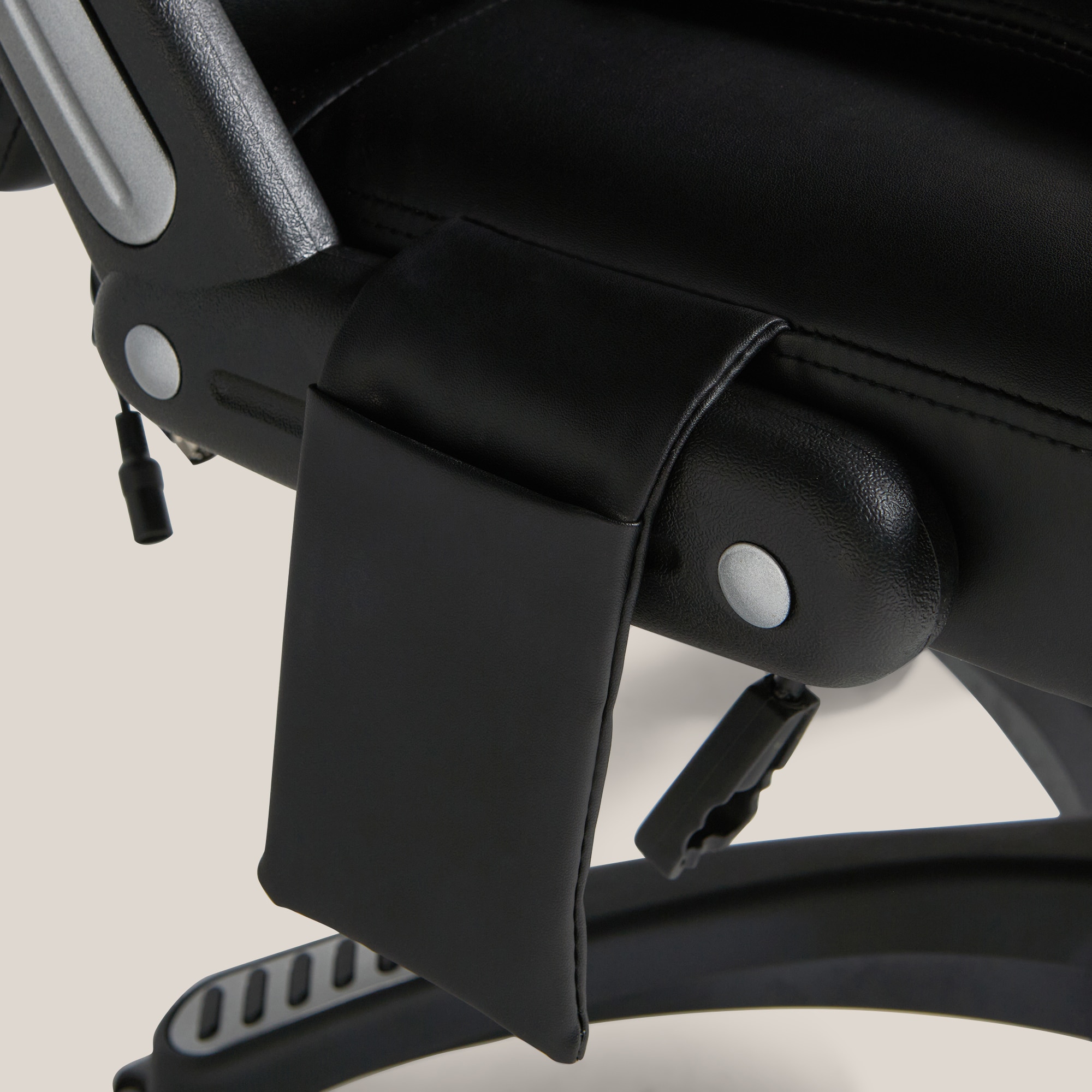 Cadeira de Secretária com Massagem Byron Preto-6