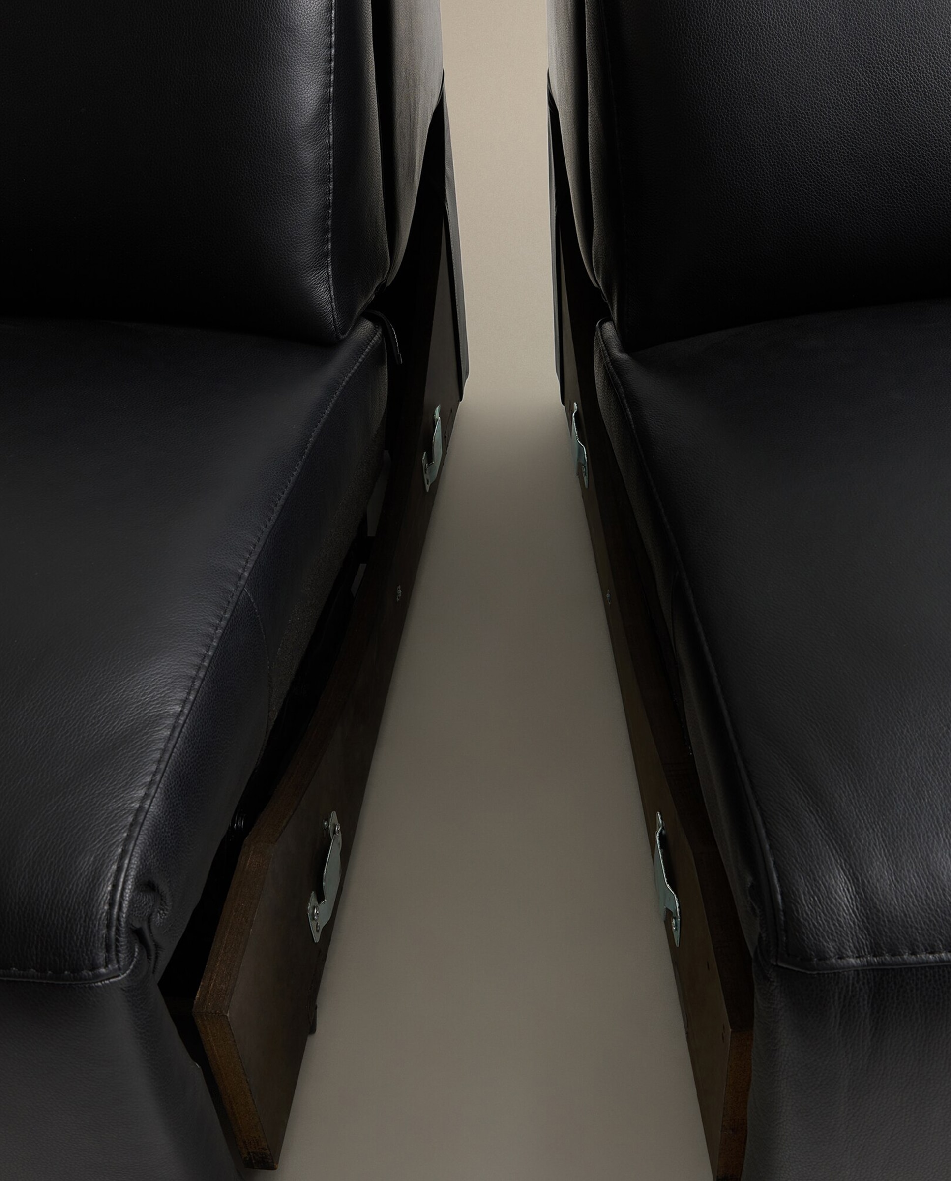 Sofá de 3 Lugares em Pele com 2 Assentos de Relax Elétricos Oporto Preto-10