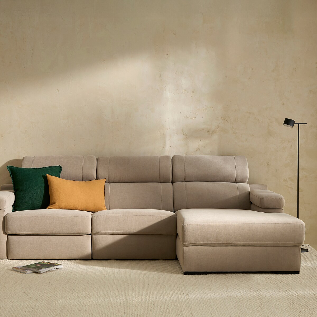 Sofá de 3 Lugares com Chaise Longue Direita e um Assento Relax Elétrico City Bege-1