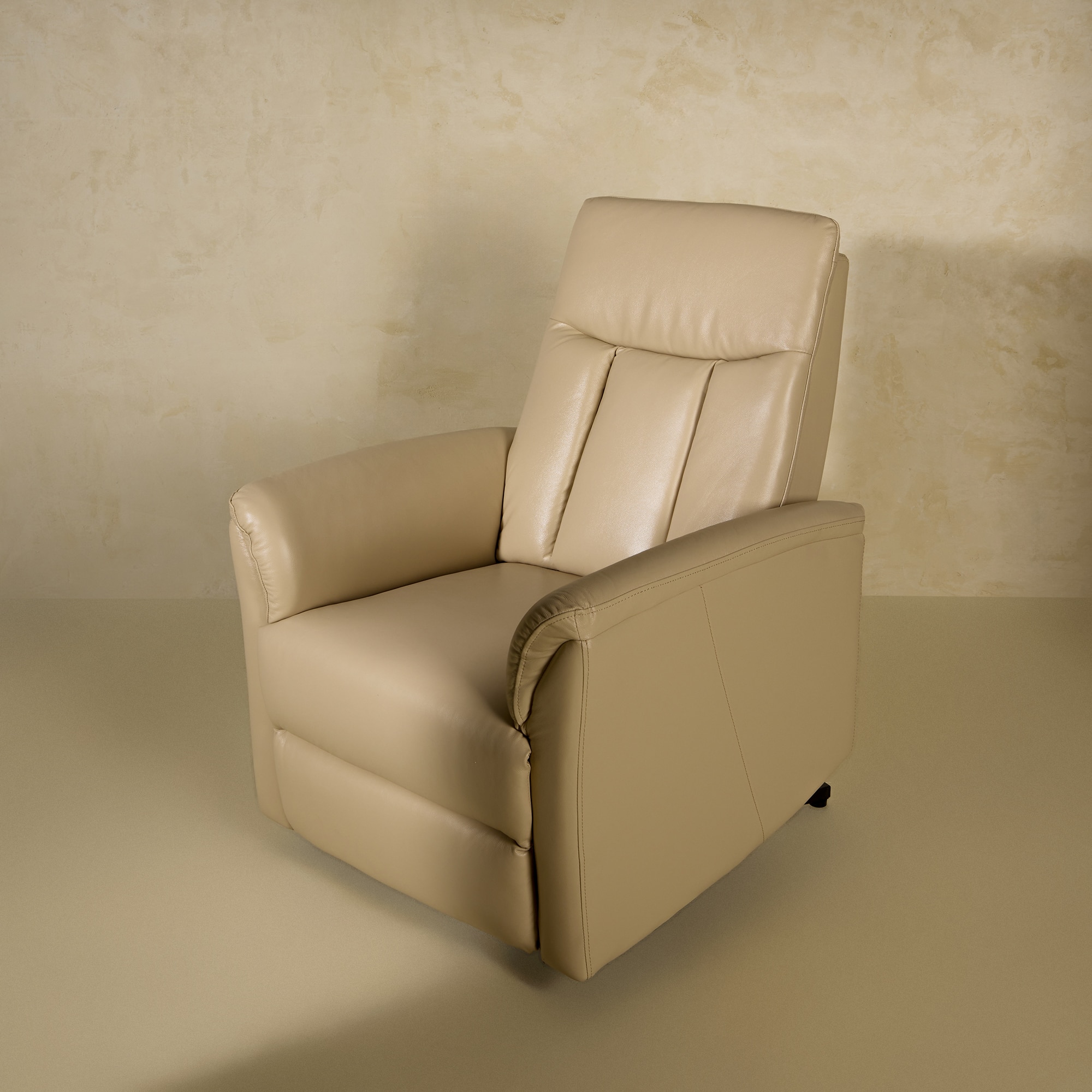 Imagem 0 de Cadeira em Pele com Relax Elétrico Power Lift Pause