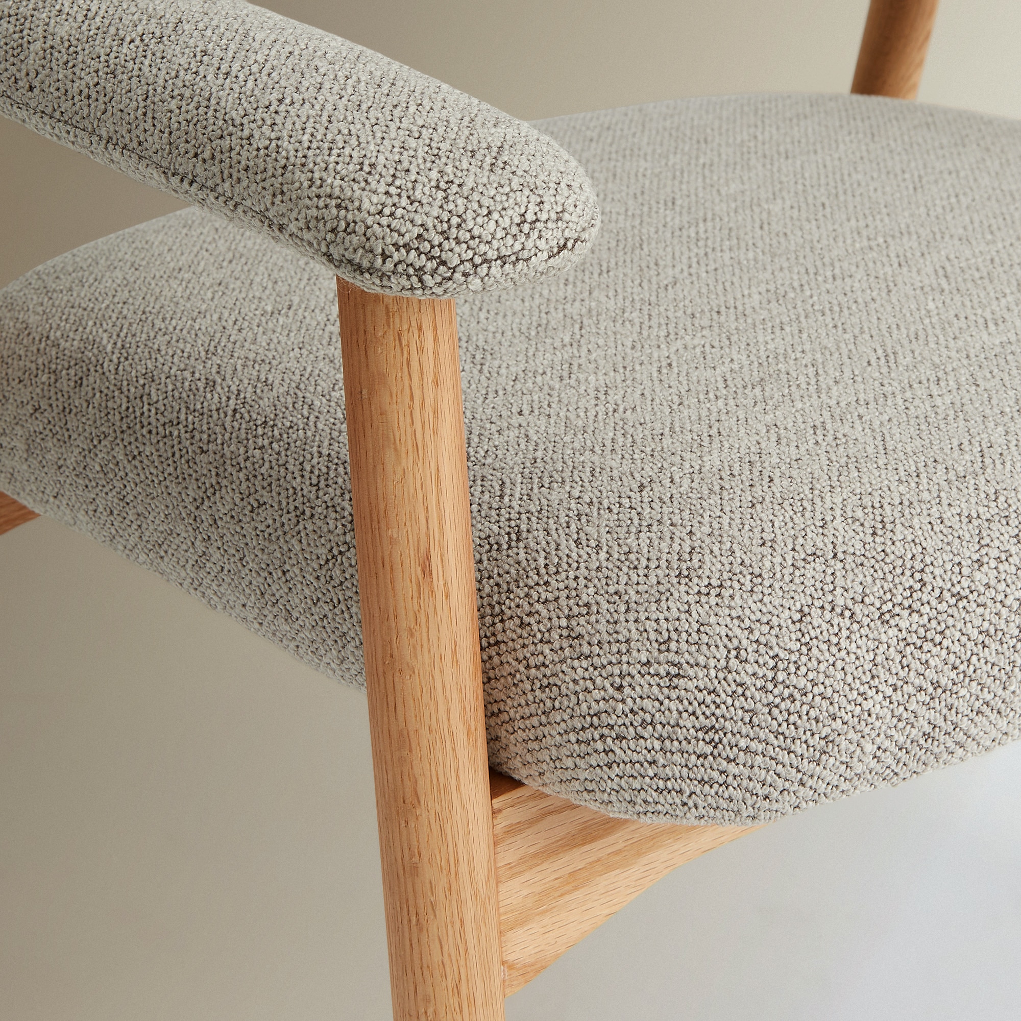 Poltrona em Tecido Bouclé Hugge Bege-6