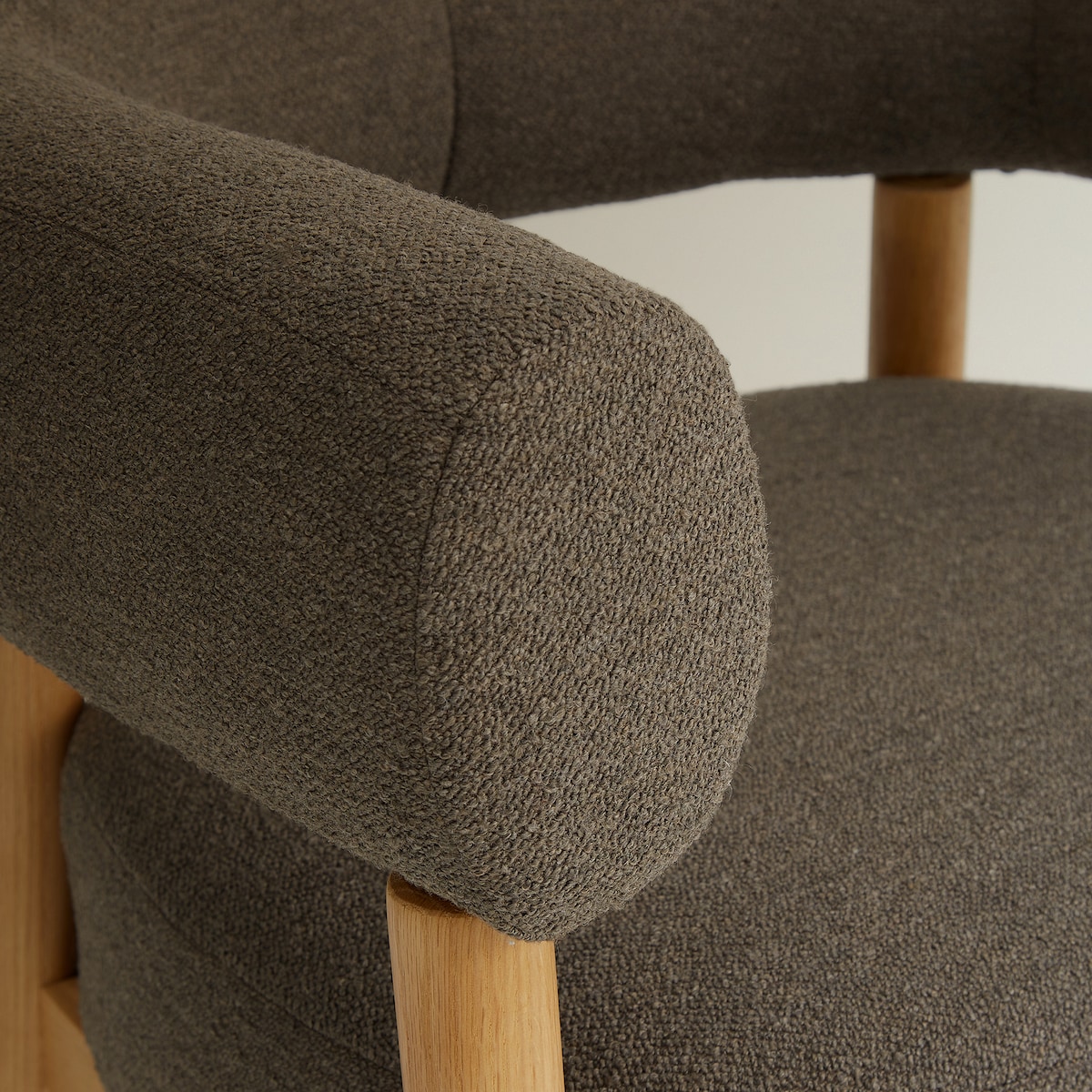 Poltrona em Tecido Bouclé Nordic Castanho-6