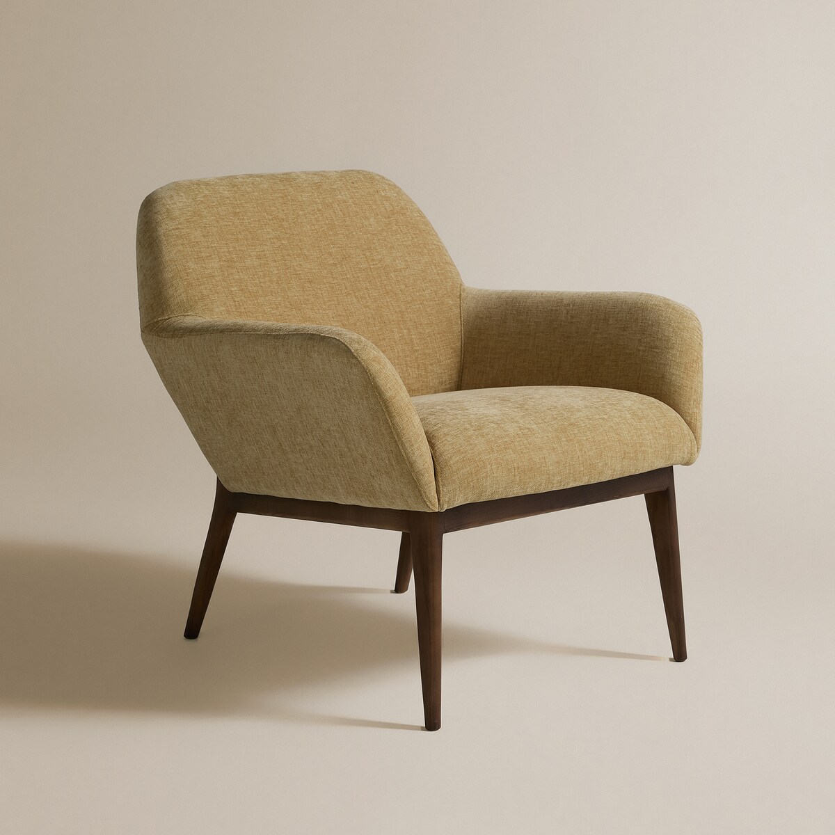 Poltrona Baixa com Pés de Madeira de Freixo Andy Room Ouro-2