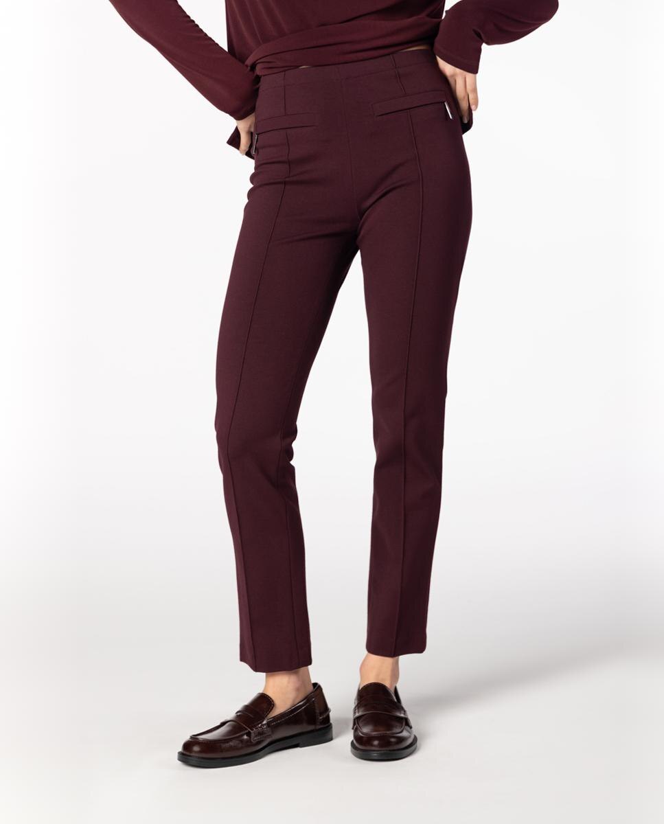 Imagen 0 de Pantalón de mujer pitillo con nervio marcado. Granate
