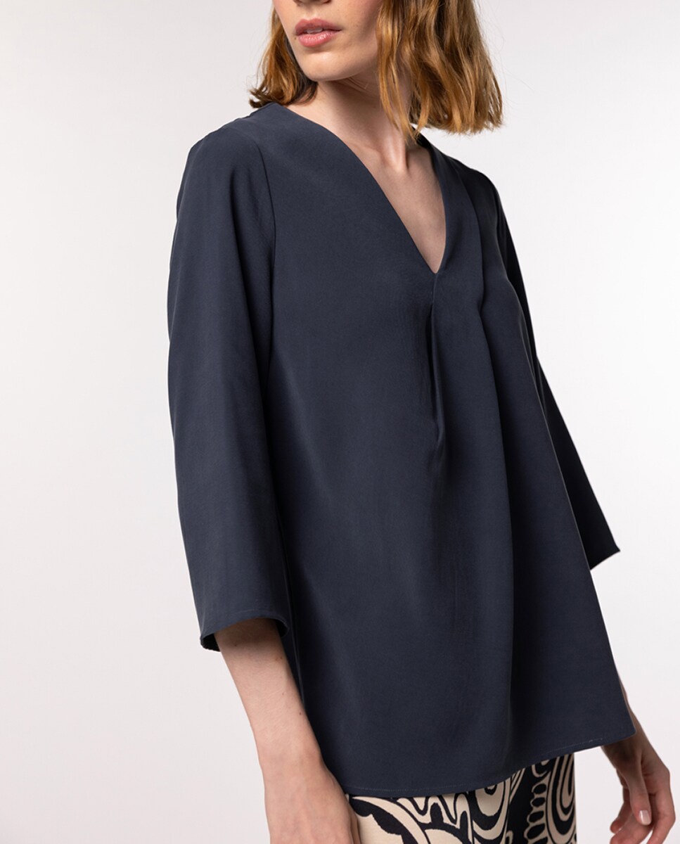 Blusa com Prega à Frente e Decote em Bico Azul-marinho-3