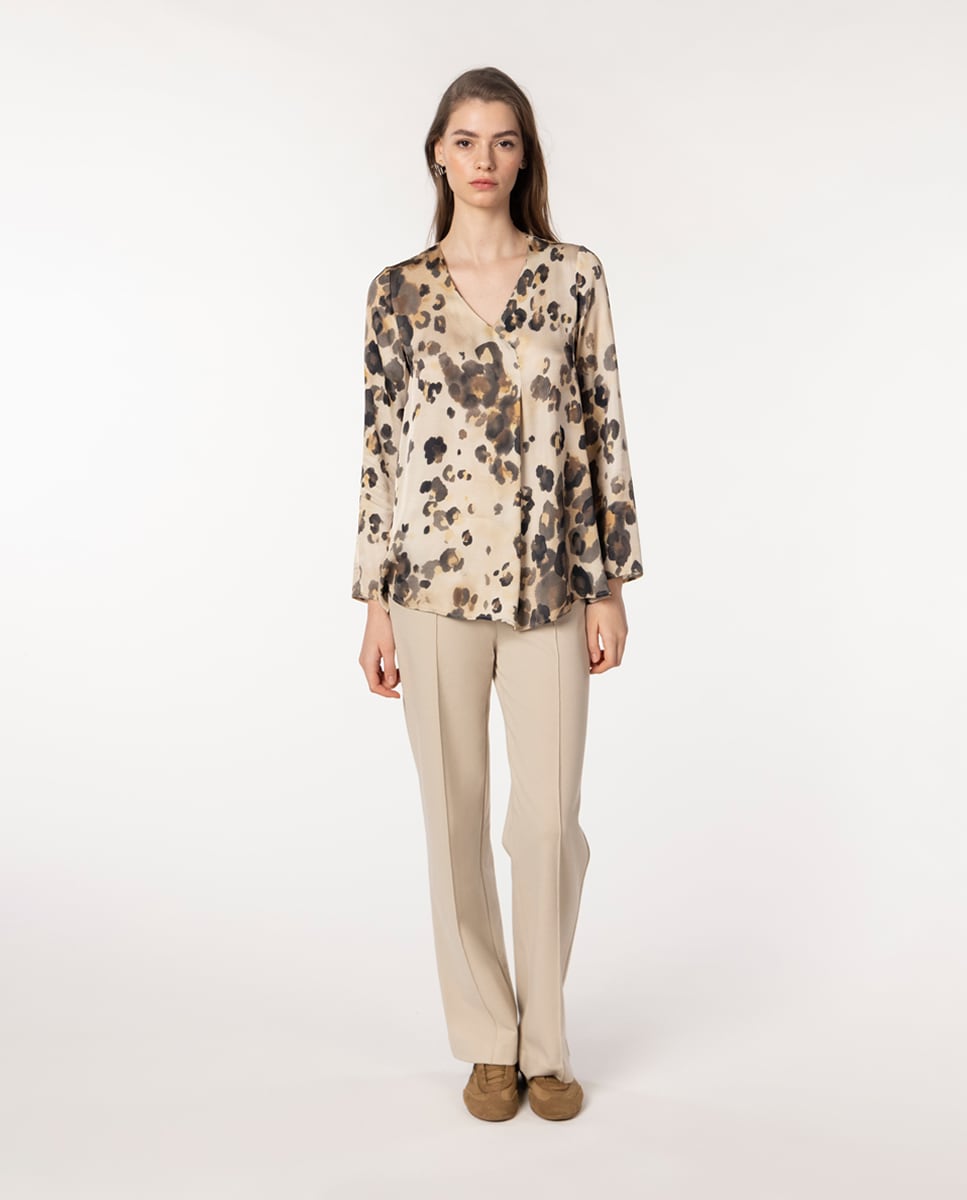 Blusa de Cetim com Animal Print e Prega à Frente Castanho-claro-4