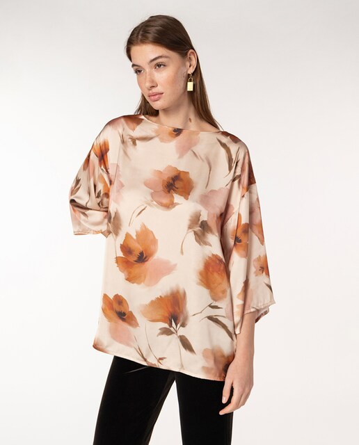 Imagen 0 de Blusón de mujer satén estampado floral y escote barco